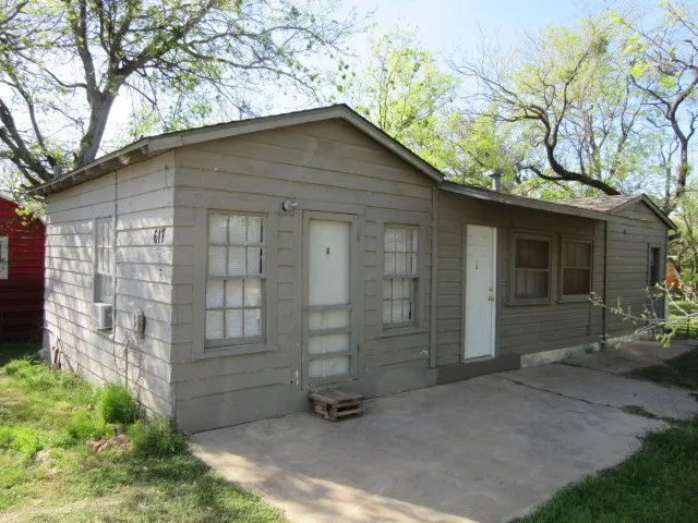 Apartment For Rent in Taylor County , 617 E North 18th Street B, Abilene, Texas 79601, 1 Bedroom, 1 Bathroom, Garage spaces, 378 Sqft, built in 1956, mls#21397947, Real Estate Agent in Abilene, Homes For Rent in Taylor county, Homes For Rent in Abilene, Realtor in Abilene Texas, Real Estate Brokerage Independent Realty Texas, Luminita Cordes Realtor