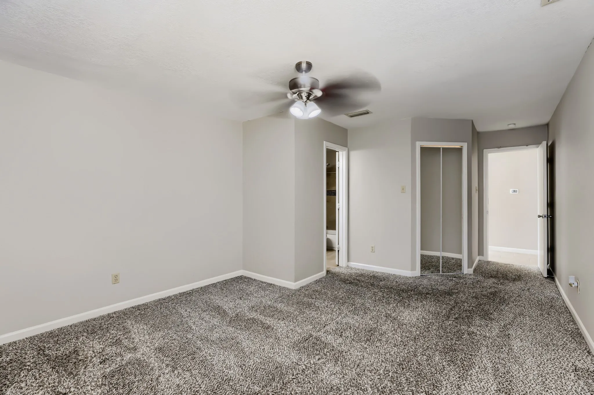 Single Family Residence For Sale in Denton County , 1012 Bellflower Drive, Carrollton, Texas 75007, 3 Bedroom, 2 Bathroom, 2 Garage spaces, 1,726 Sqft, built in 1983, mls#21396780, Real Estate Agent in Carrollton, Homes For Sale in Denton county, Homes For Sale in Carrollton, Realtor in Carrollton Texas, Real Estate Brokerage Independent Realty Texas, Luminita Cordes Realtor