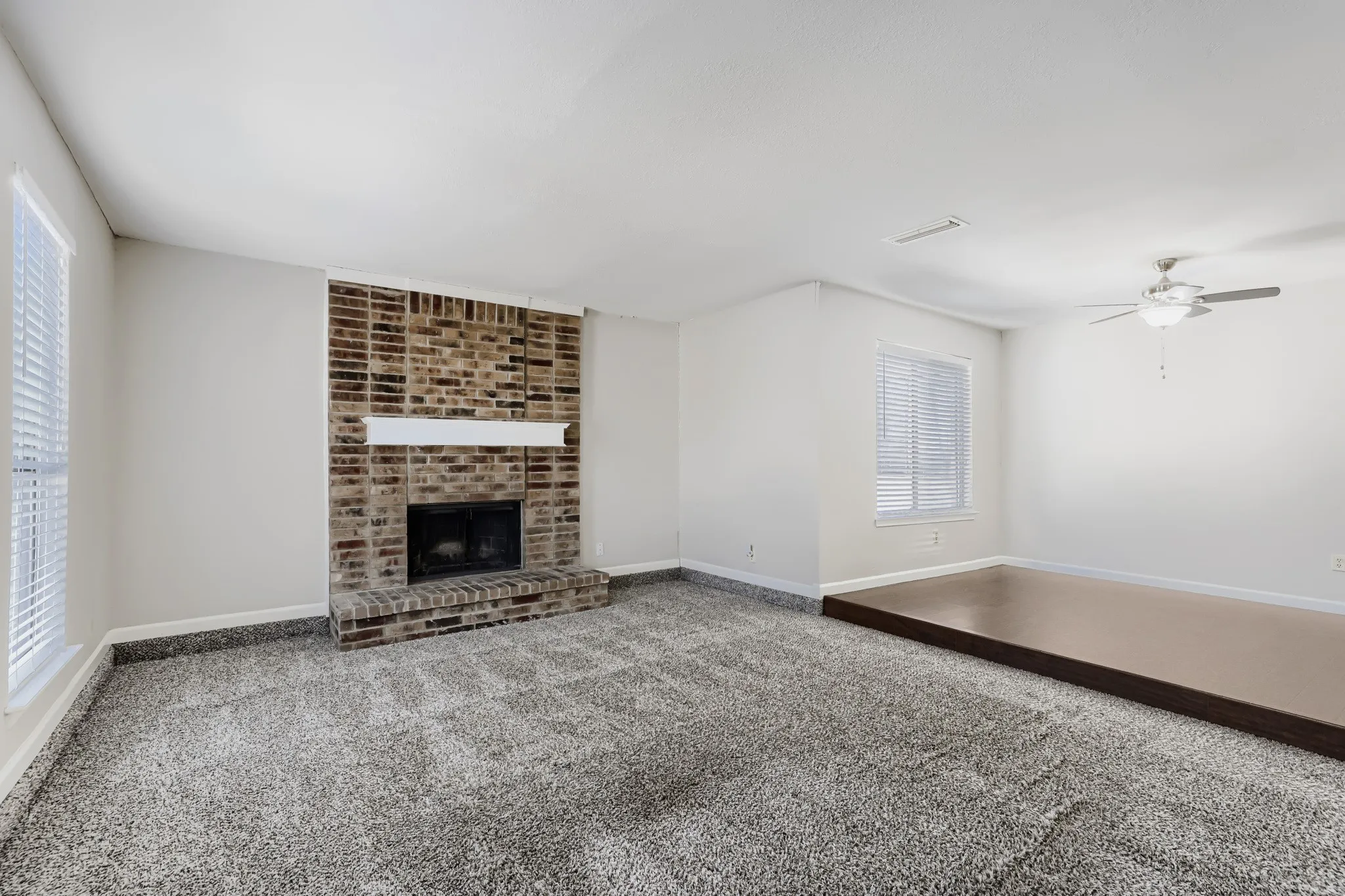 Single Family Residence For Sale in Denton County , 1012 Bellflower Drive, Carrollton, Texas 75007, 3 Bedroom, 2 Bathroom, 2 Garage spaces, 1,726 Sqft, built in 1983, mls#21396780, Real Estate Agent in Carrollton, Homes For Sale in Denton county, Homes For Sale in Carrollton, Realtor in Carrollton Texas, Real Estate Brokerage Independent Realty Texas, Luminita Cordes Realtor