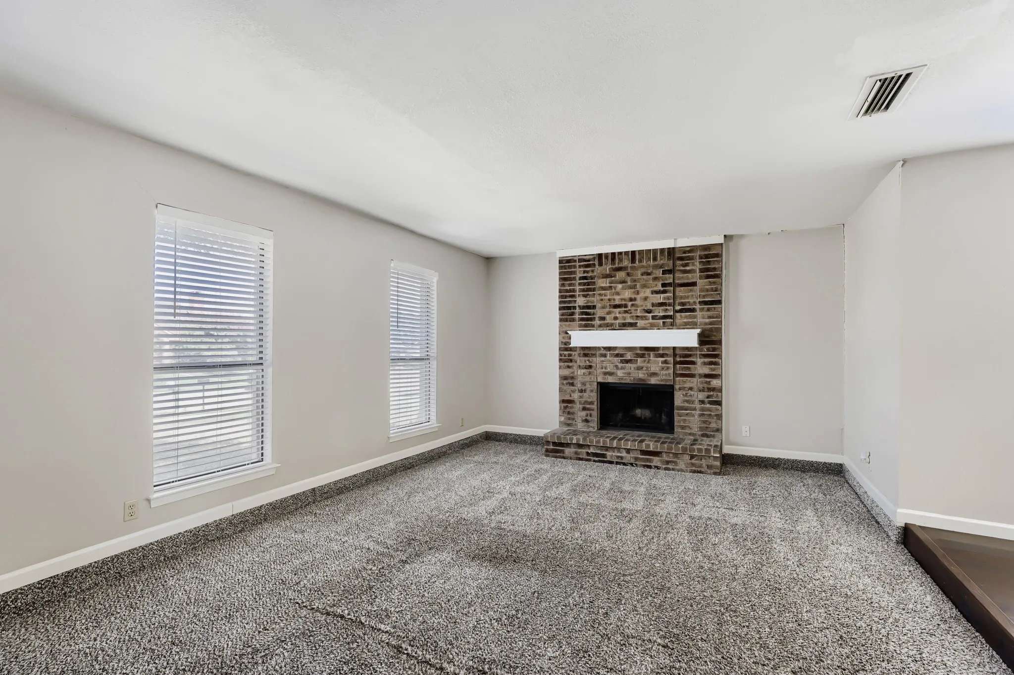 Single Family Residence For Sale in Denton County , 1012 Bellflower Drive, Carrollton, Texas 75007, 3 Bedroom, 2 Bathroom, 2 Garage spaces, 1,726 Sqft, built in 1983, mls#21396780, Real Estate Agent in Carrollton, Homes For Sale in Denton county, Homes For Sale in Carrollton, Realtor in Carrollton Texas, Real Estate Brokerage Independent Realty Texas, Luminita Cordes Realtor
