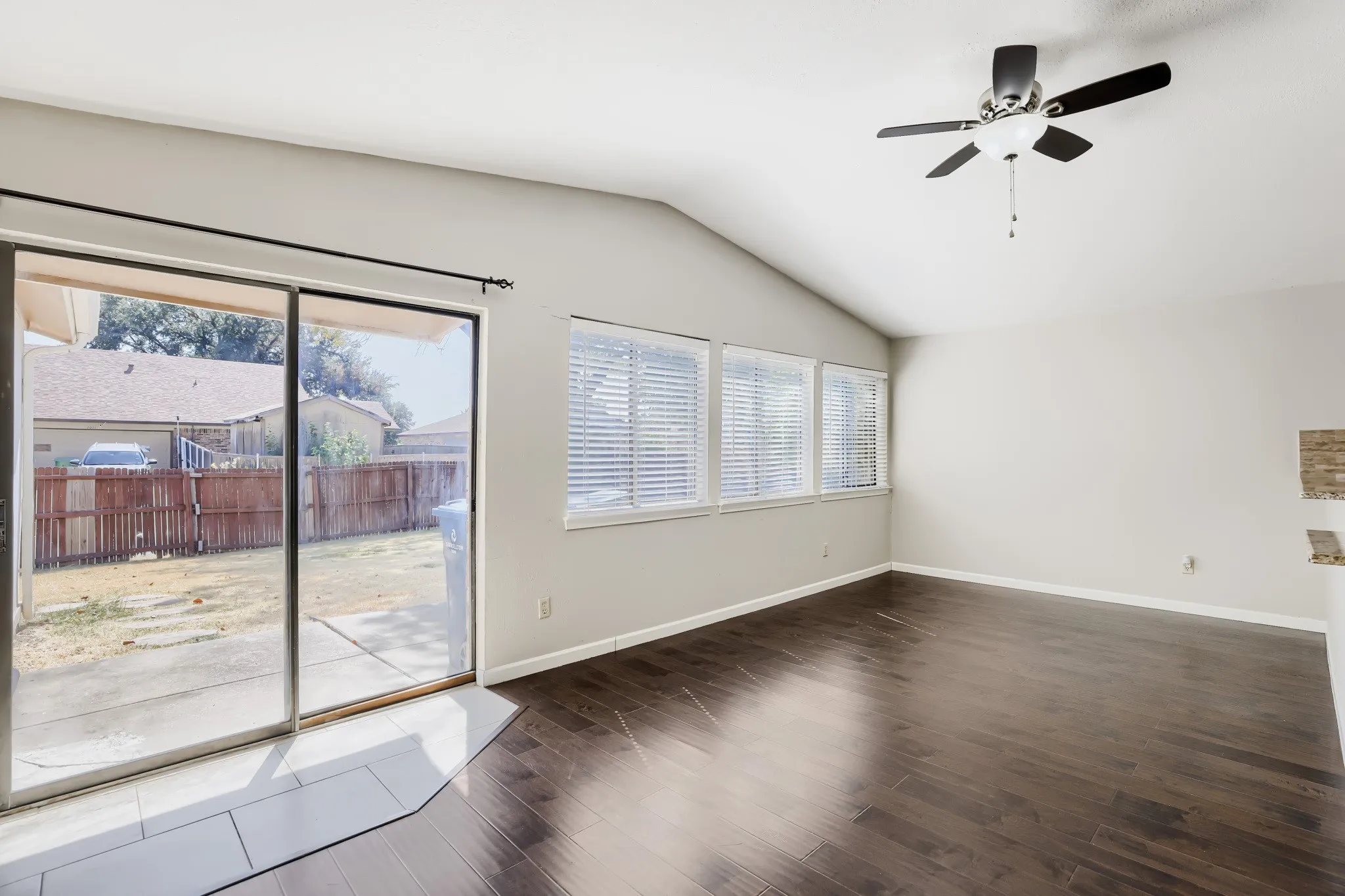 Single Family Residence For Sale in Denton County , 1012 Bellflower Drive, Carrollton, Texas 75007, 3 Bedroom, 2 Bathroom, 2 Garage spaces, 1,726 Sqft, built in 1983, mls#21396780, Real Estate Agent in Carrollton, Homes For Sale in Denton county, Homes For Sale in Carrollton, Realtor in Carrollton Texas, Real Estate Brokerage Independent Realty Texas, Luminita Cordes Realtor