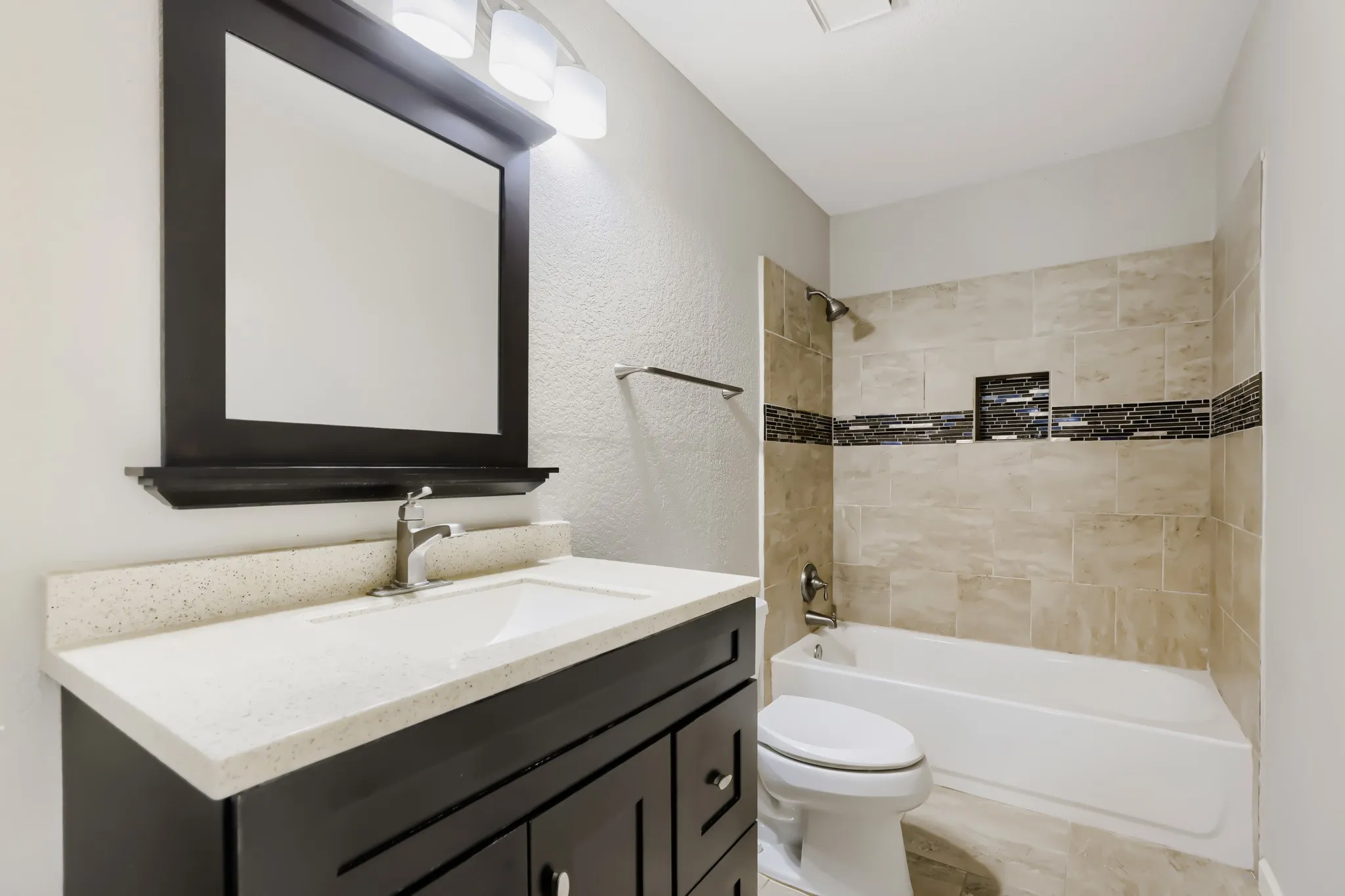 Single Family Residence For Sale in Denton County , 1012 Bellflower Drive, Carrollton, Texas 75007, 3 Bedroom, 2 Bathroom, 2 Garage spaces, 1,726 Sqft, built in 1983, mls#21396780, Real Estate Agent in Carrollton, Homes For Sale in Denton county, Homes For Sale in Carrollton, Realtor in Carrollton Texas, Real Estate Brokerage Independent Realty Texas, Luminita Cordes Realtor