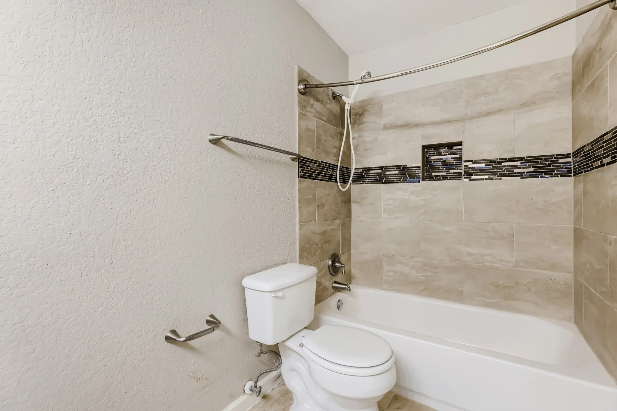 Single Family Residence For Sale in Denton County , 1012 Bellflower Drive, Carrollton, Texas 75007, 3 Bedroom, 2 Bathroom, 2 Garage spaces, 1,726 Sqft, built in 1983, mls#21396780, Real Estate Agent in Carrollton, Homes For Sale in Denton county, Homes For Sale in Carrollton, Realtor in Carrollton Texas, Real Estate Brokerage Independent Realty Texas, Luminita Cordes Realtor