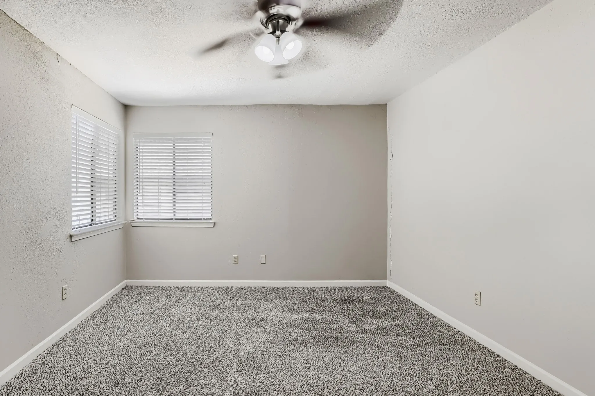 Single Family Residence For Sale in Denton County , 1012 Bellflower Drive, Carrollton, Texas 75007, 3 Bedroom, 2 Bathroom, 2 Garage spaces, 1,726 Sqft, built in 1983, mls#21396780, Real Estate Agent in Carrollton, Homes For Sale in Denton county, Homes For Sale in Carrollton, Realtor in Carrollton Texas, Real Estate Brokerage Independent Realty Texas, Luminita Cordes Realtor