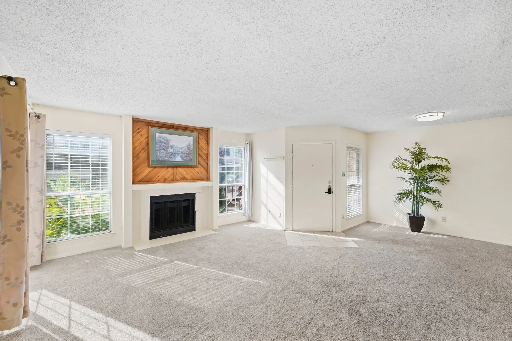 Condominium For Sale in Dallas County , 12482 Abrams Road 1203, Dallas, Texas 75243, 1 Bedroom, 1 Bathroom, Garage spaces, 729 Sqft, built in 1982, mls#21395272, Real Estate Agent in Dallas, Homes For Sale in Dallas county, Homes For Sale in Dallas, Realtor in Dallas Texas, Real Estate Brokerage Independent Realty Texas, Luminita Cordes Realtor