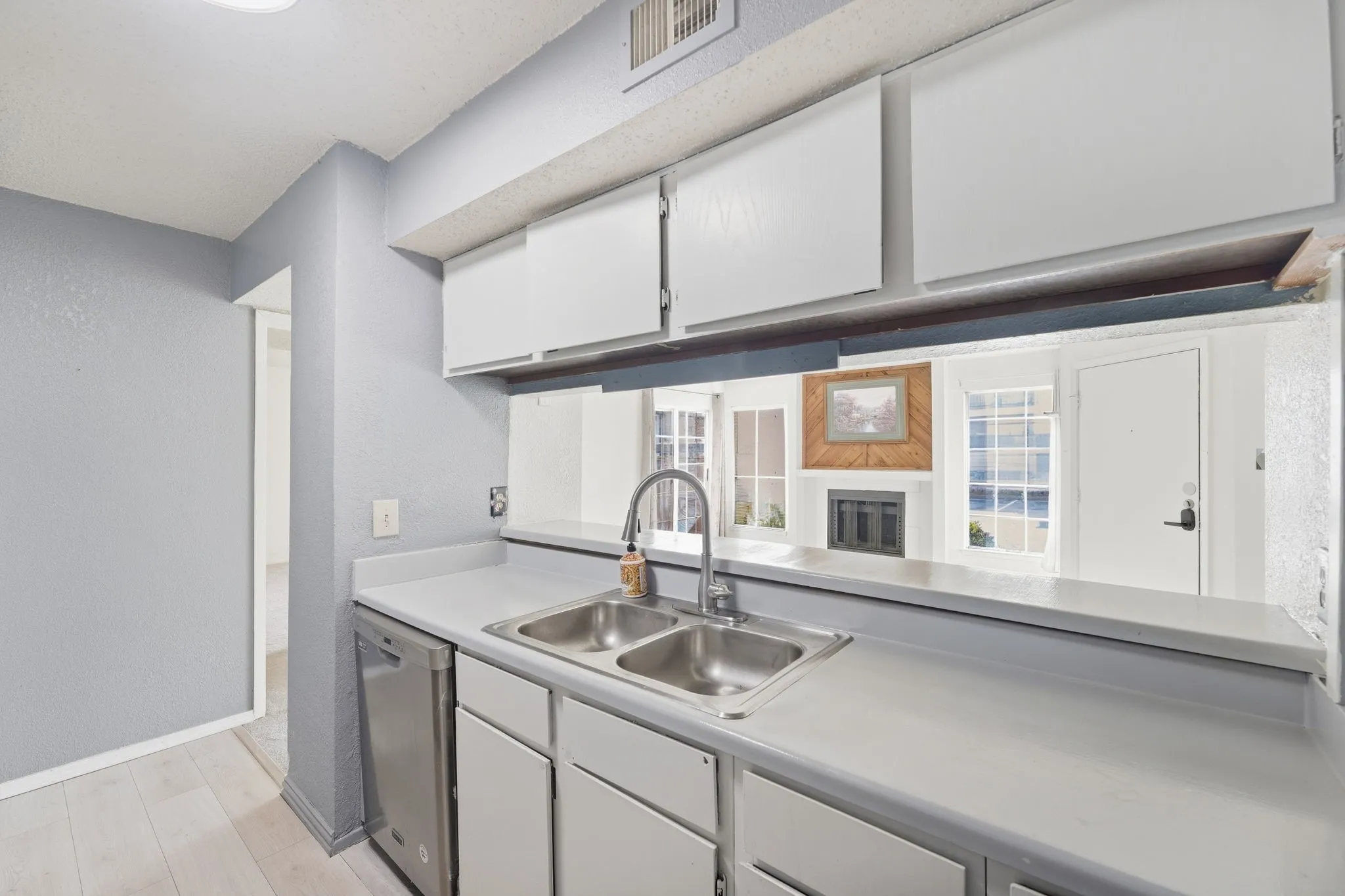 Condominium For Sale in Dallas County , 12482 Abrams Road 1203, Dallas, Texas 75243, 1 Bedroom, 1 Bathroom, Garage spaces, 729 Sqft, built in 1982, mls#21395272, Real Estate Agent in Dallas, Homes For Sale in Dallas county, Homes For Sale in Dallas, Realtor in Dallas Texas, Real Estate Brokerage Independent Realty Texas, Luminita Cordes Realtor