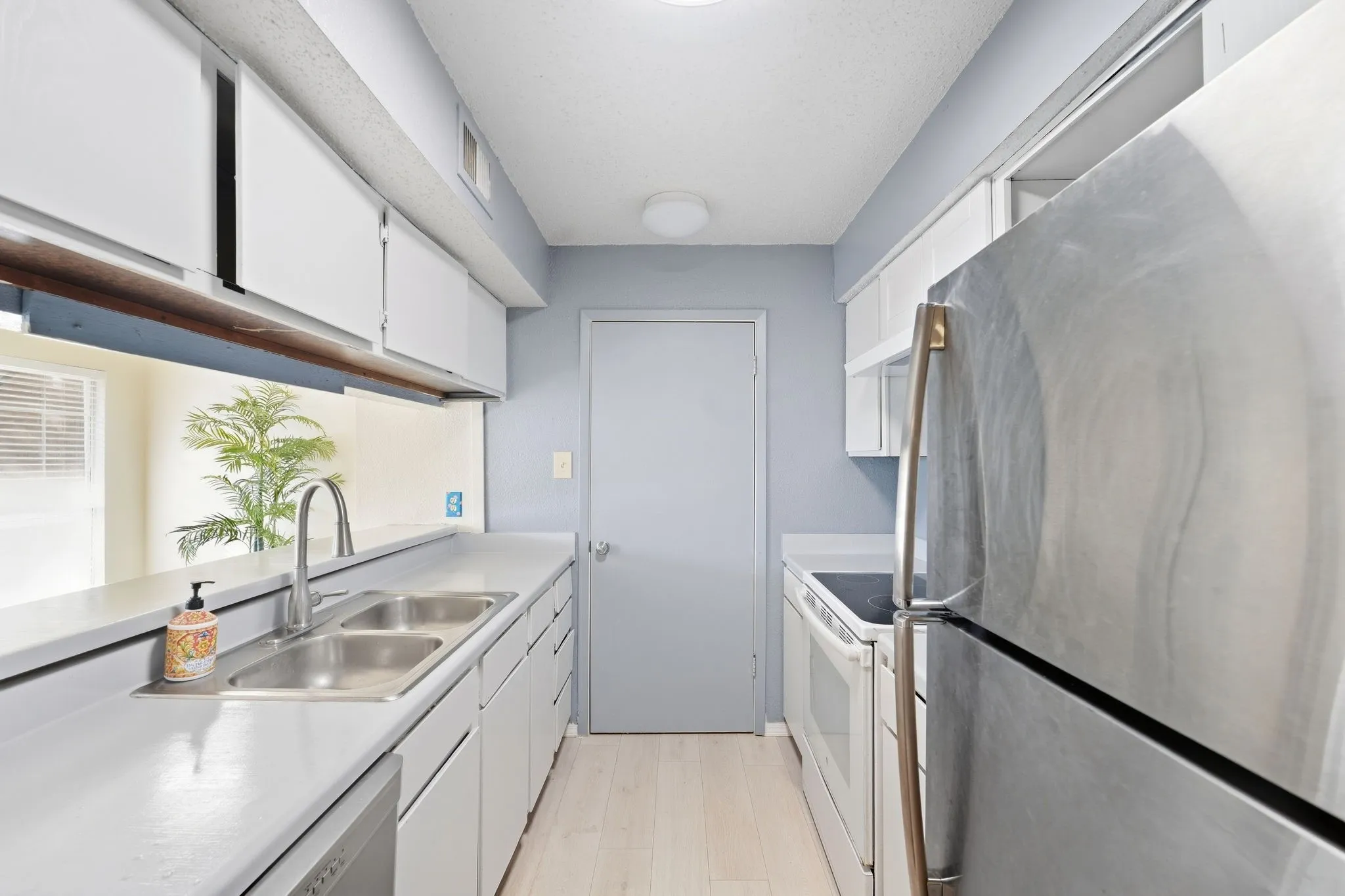 Condominium For Sale in Dallas County , 12482 Abrams Road 1203, Dallas, Texas 75243, 1 Bedroom, 1 Bathroom, Garage spaces, 729 Sqft, built in 1982, mls#21395272, Real Estate Agent in Dallas, Homes For Sale in Dallas county, Homes For Sale in Dallas, Realtor in Dallas Texas, Real Estate Brokerage Independent Realty Texas, Luminita Cordes Realtor