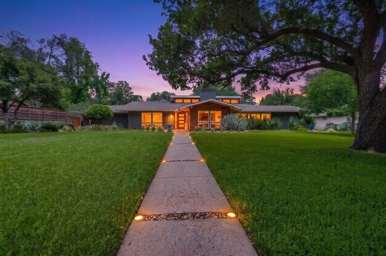 Single Family Residence For Sale in Dallas County , 3923 Weeburn Drive, Dallas, Texas 75229, 4 Bedroom, 3 Bathroom, 2 Garage spaces, 2,727 Sqft, built in 1964, mls#21397955, Real Estate Agent in Dallas, Homes For Sale in Dallas county, Homes For Sale in Dallas, Realtor in Dallas Texas, Real Estate Brokerage Independent Realty Texas, Luminita Cordes Realtor