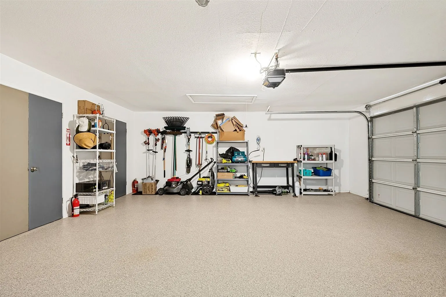 Single Family Residence For Sale in Dallas County , 3923 Weeburn Drive, Dallas, Texas 75229, 4 Bedroom, 3 Bathroom, 2 Garage spaces, 2,727 Sqft, built in 1964, mls#21397955, Real Estate Agent in Dallas, Homes For Sale in Dallas county, Homes For Sale in Dallas, Realtor in Dallas Texas, Real Estate Brokerage Independent Realty Texas, Luminita Cordes Realtor