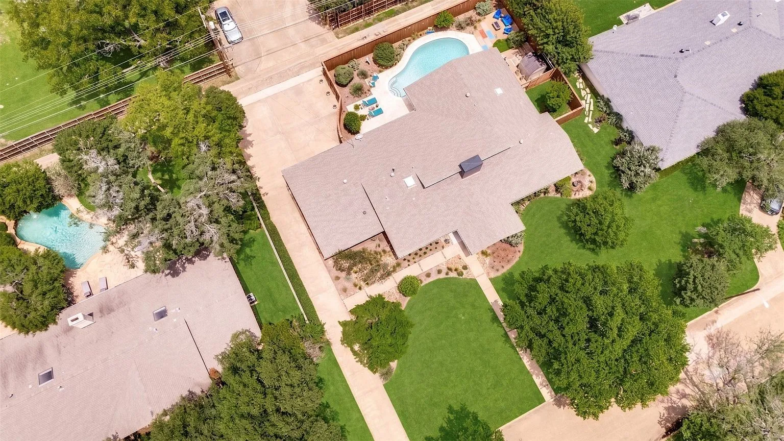 Single Family Residence For Sale in Dallas County , 3923 Weeburn Drive, Dallas, Texas 75229, 4 Bedroom, 3 Bathroom, 2 Garage spaces, 2,727 Sqft, built in 1964, mls#21397955, Real Estate Agent in Dallas, Homes For Sale in Dallas county, Homes For Sale in Dallas, Realtor in Dallas Texas, Real Estate Brokerage Independent Realty Texas, Luminita Cordes Realtor
