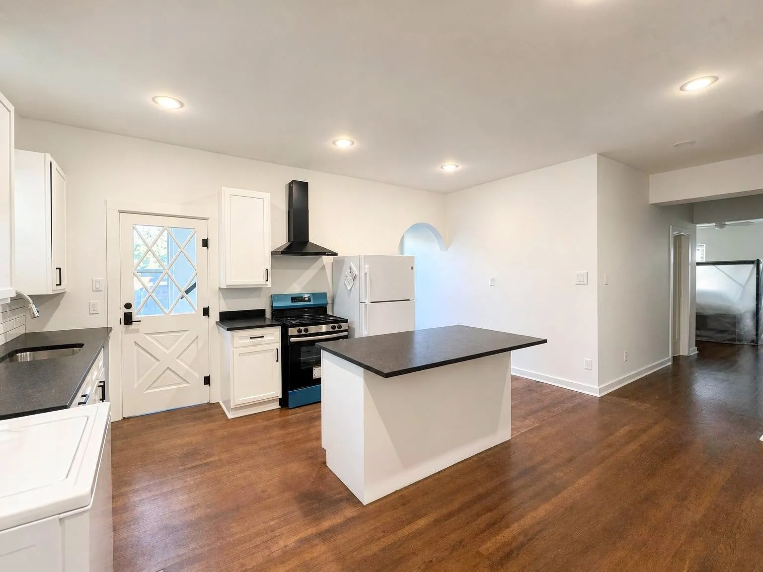 Duplex For Rent in Tarrant County , 3254 S University Drive, Fort Worth, Texas 76109, 3 Bedroom, 3 Bathroom, Garage spaces, 1,780 Sqft, built in 1938, mls#21397956, Real Estate Agent in Fort Worth, Homes For Rent in Tarrant county, Homes For Rent in Fort Worth, Realtor in Fort Worth Texas, Real Estate Brokerage Independent Realty Texas, Luminita Cordes Realtor
