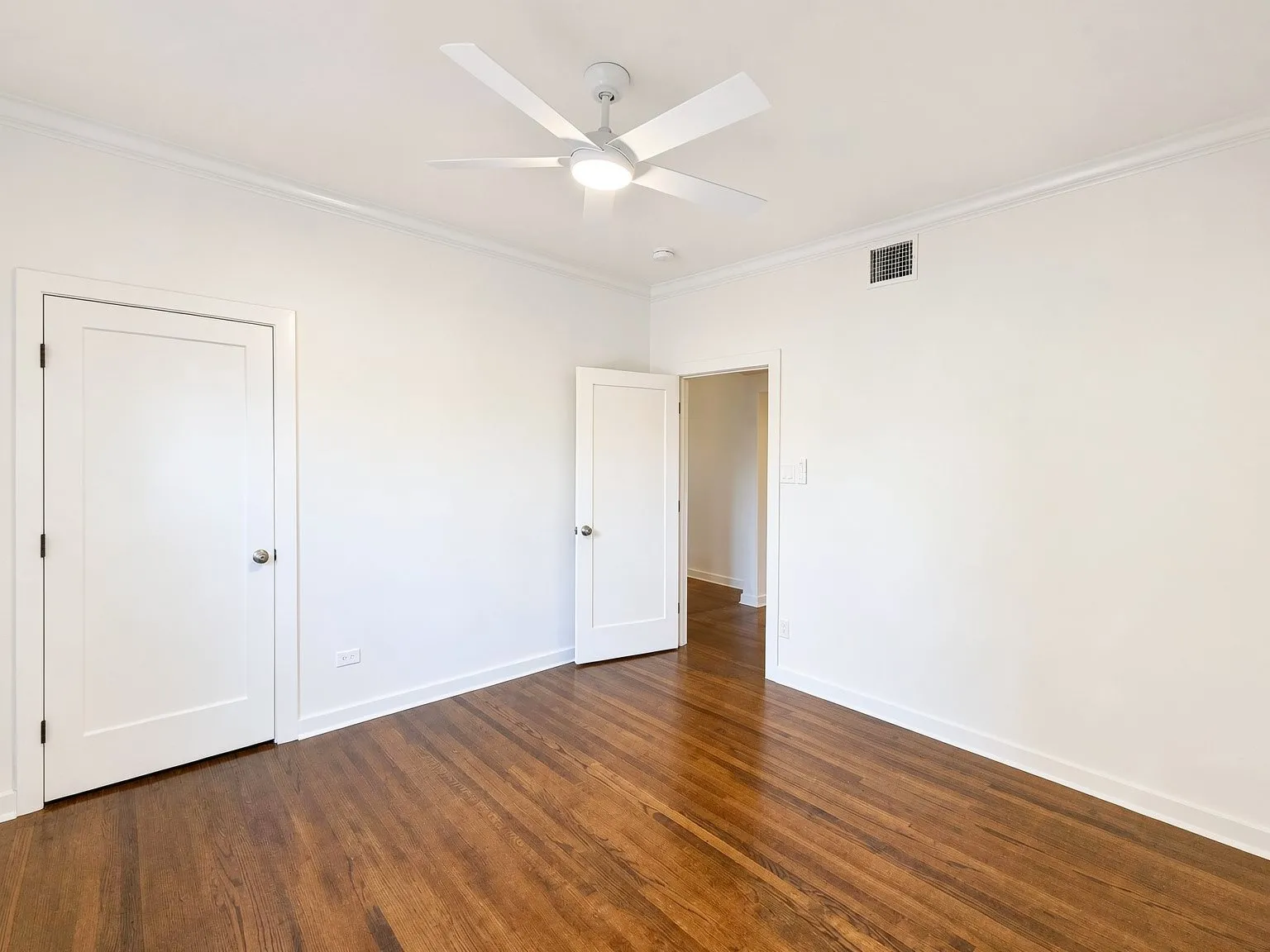 Duplex For Rent in Tarrant County , 3254 S University Drive, Fort Worth, Texas 76109, 3 Bedroom, 3 Bathroom, Garage spaces, 1,780 Sqft, built in 1938, mls#21397956, Real Estate Agent in Fort Worth, Homes For Rent in Tarrant county, Homes For Rent in Fort Worth, Realtor in Fort Worth Texas, Real Estate Brokerage Independent Realty Texas, Luminita Cordes Realtor
