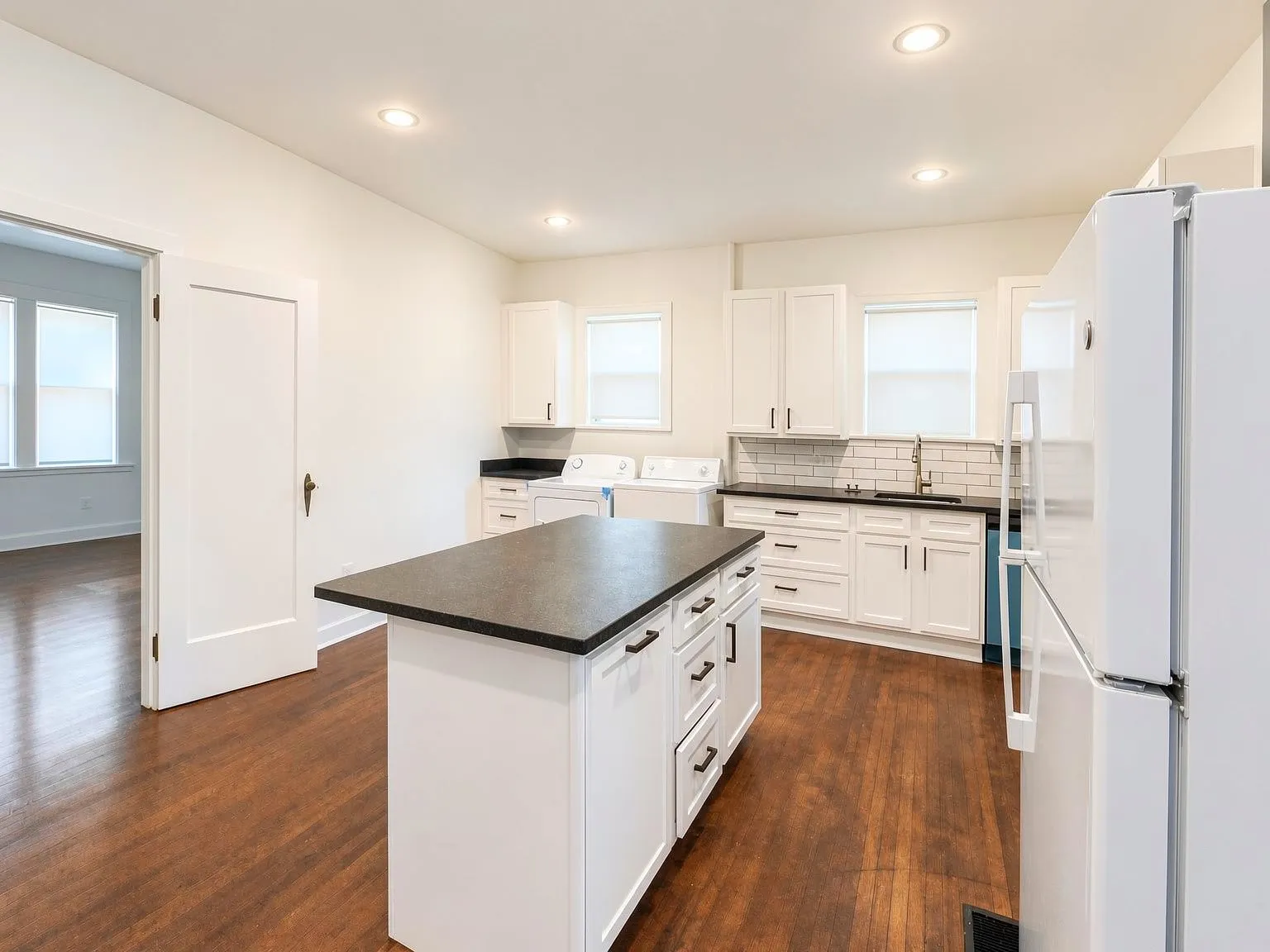 Duplex For Rent in Tarrant County , 3254 S University Drive, Fort Worth, Texas 76109, 3 Bedroom, 3 Bathroom, Garage spaces, 1,780 Sqft, built in 1938, mls#21397956, Real Estate Agent in Fort Worth, Homes For Rent in Tarrant county, Homes For Rent in Fort Worth, Realtor in Fort Worth Texas, Real Estate Brokerage Independent Realty Texas, Luminita Cordes Realtor