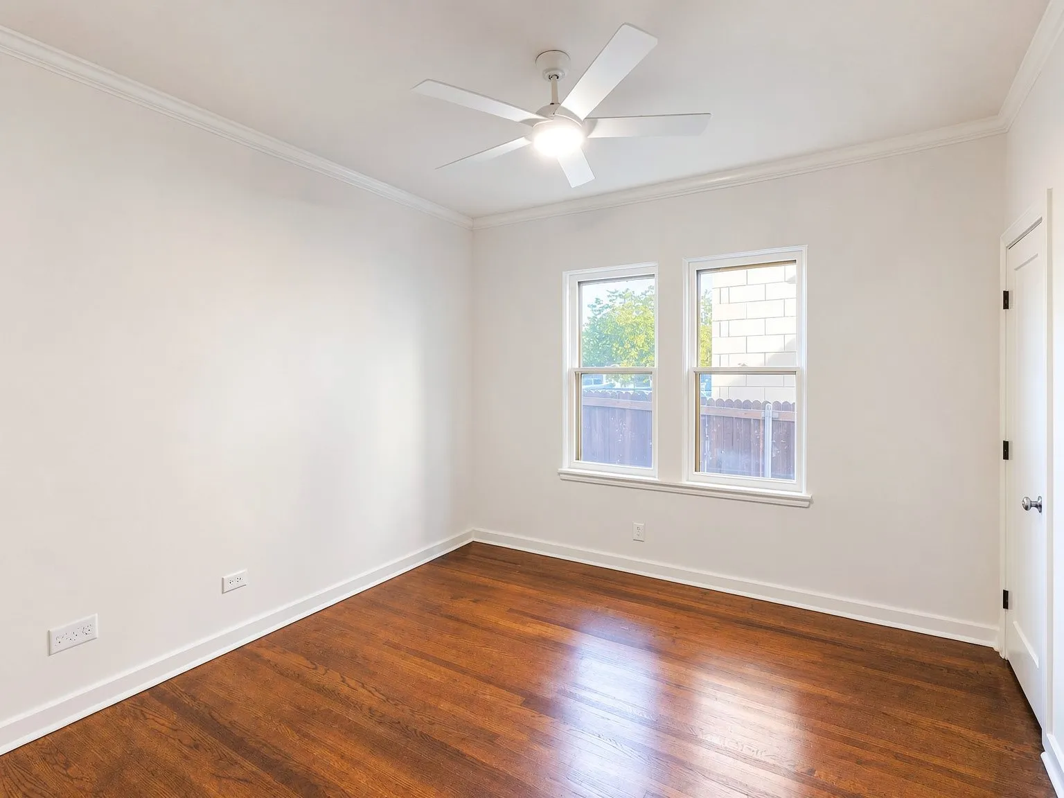Duplex For Rent in Tarrant County , 3254 S University Drive, Fort Worth, Texas 76109, 3 Bedroom, 3 Bathroom, Garage spaces, 1,780 Sqft, built in 1938, mls#21397956, Real Estate Agent in Fort Worth, Homes For Rent in Tarrant county, Homes For Rent in Fort Worth, Realtor in Fort Worth Texas, Real Estate Brokerage Independent Realty Texas, Luminita Cordes Realtor