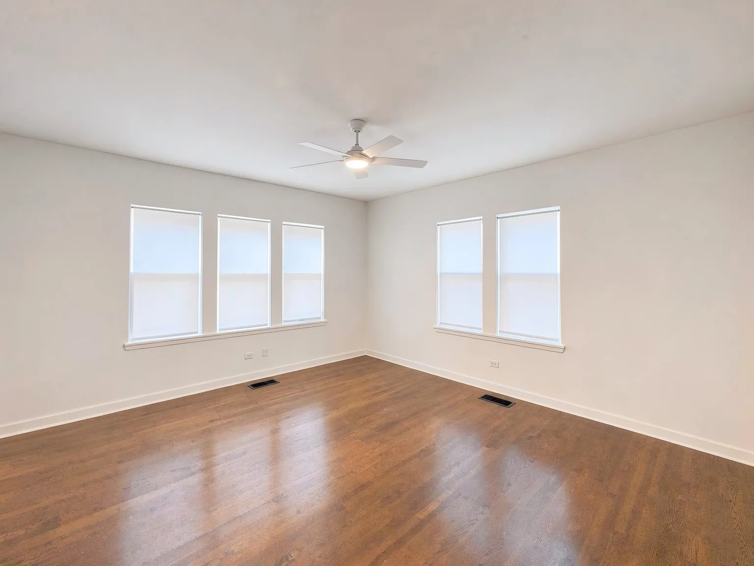 Duplex For Rent in Tarrant County , 3254 S University Drive, Fort Worth, Texas 76109, 3 Bedroom, 3 Bathroom, Garage spaces, 1,780 Sqft, built in 1938, mls#21397956, Real Estate Agent in Fort Worth, Homes For Rent in Tarrant county, Homes For Rent in Fort Worth, Realtor in Fort Worth Texas, Real Estate Brokerage Independent Realty Texas, Luminita Cordes Realtor