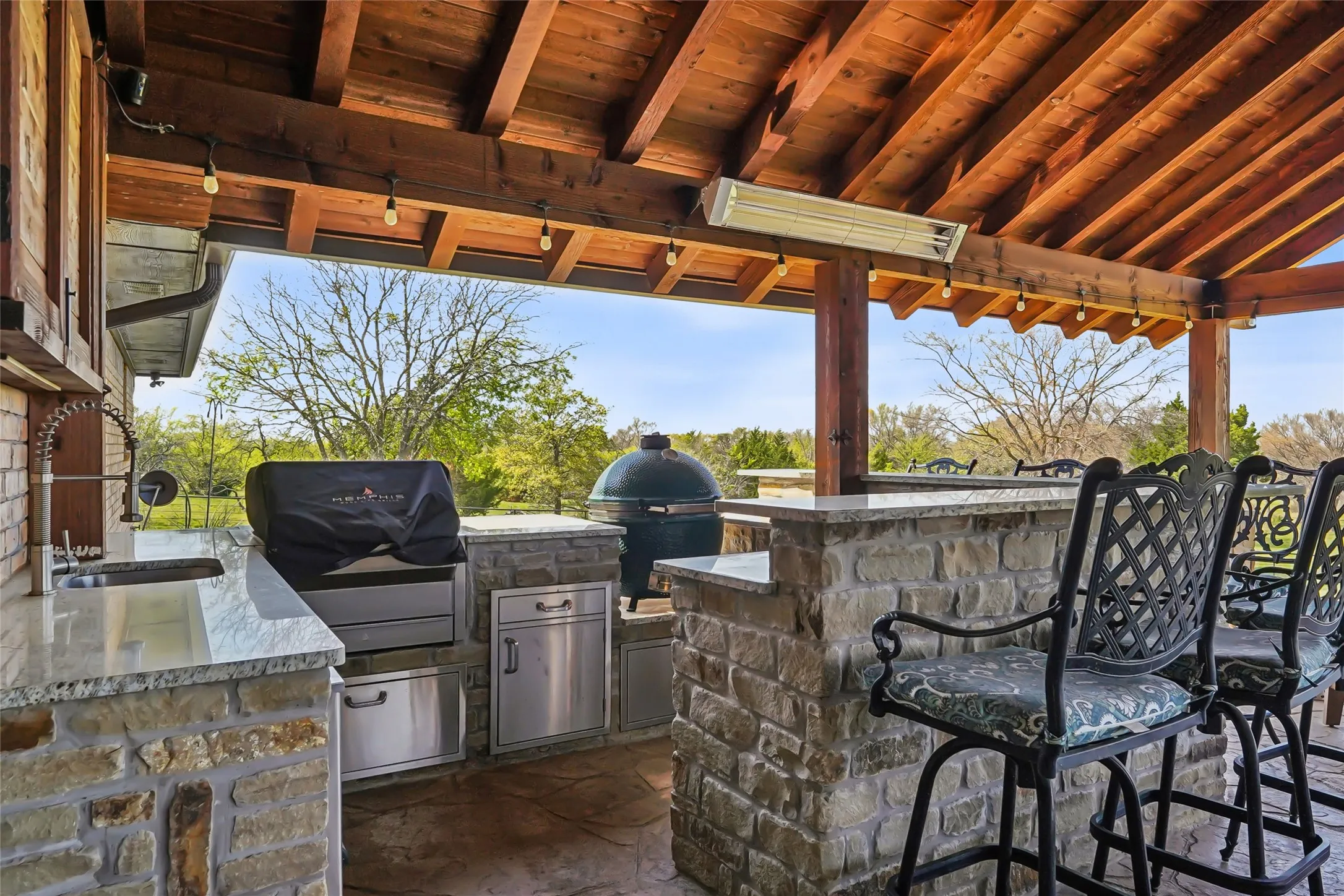 Single Family Residence For Sale in Grayson County , 4517 Old Sherman Road, Whitesboro, Texas 76273, 4 Bedroom, 4 Bathroom, 3 Garage spaces, 4,590 Sqft, built in 1994, mls#21397958, Real Estate Agent in Whitesboro, Homes For Sale in Grayson county, Homes For Sale in Whitesboro, Realtor in Whitesboro Texas, Real Estate Brokerage Independent Realty Texas, Luminita Cordes Realtor