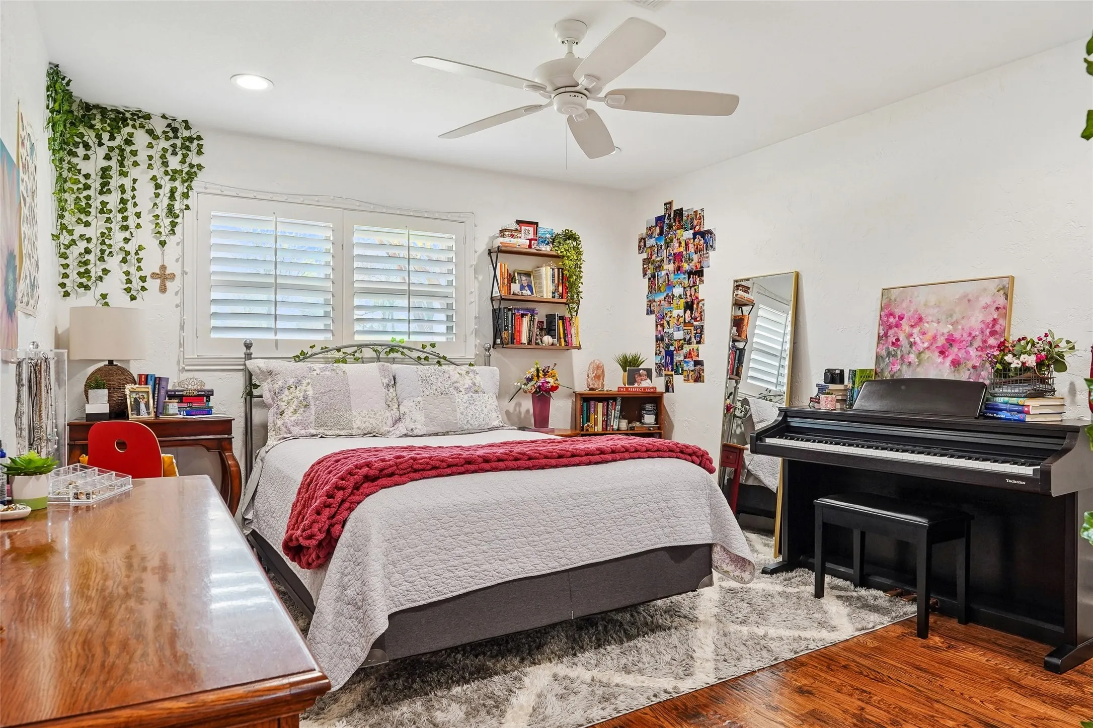 Single Family Residence For Sale in Grayson County , 4517 Old Sherman Road, Whitesboro, Texas 76273, 4 Bedroom, 4 Bathroom, 3 Garage spaces, 4,590 Sqft, built in 1994, mls#21397958, Real Estate Agent in Whitesboro, Homes For Sale in Grayson county, Homes For Sale in Whitesboro, Realtor in Whitesboro Texas, Real Estate Brokerage Independent Realty Texas, Luminita Cordes Realtor
