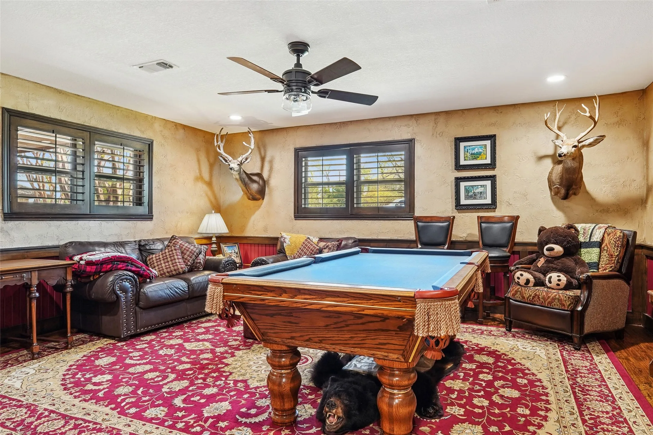 Single Family Residence For Sale in Grayson County , 4517 Old Sherman Road, Whitesboro, Texas 76273, 4 Bedroom, 4 Bathroom, 3 Garage spaces, 4,590 Sqft, built in 1994, mls#21397958, Real Estate Agent in Whitesboro, Homes For Sale in Grayson county, Homes For Sale in Whitesboro, Realtor in Whitesboro Texas, Real Estate Brokerage Independent Realty Texas, Luminita Cordes Realtor