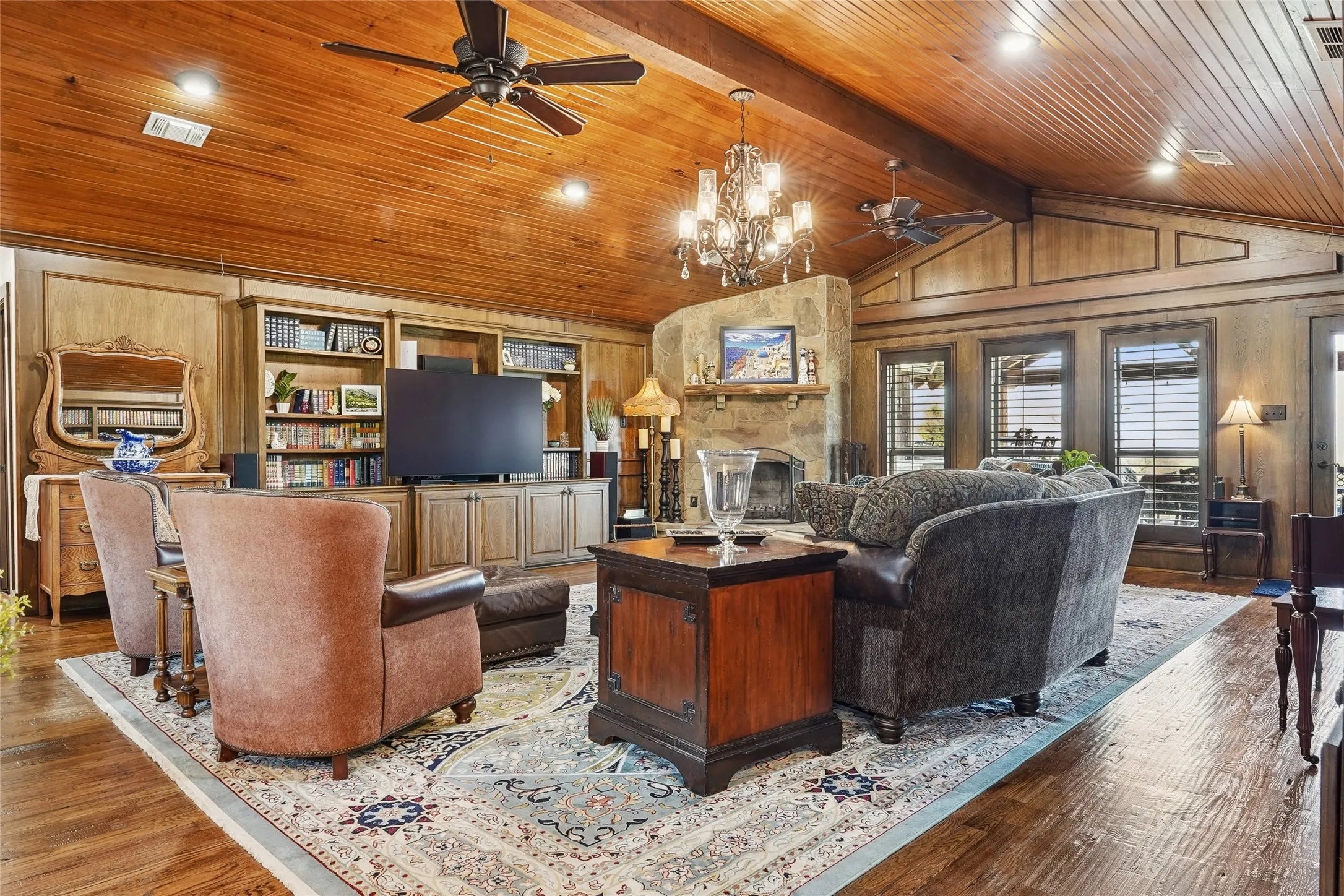 Single Family Residence For Sale in Grayson County , 4517 Old Sherman Road, Whitesboro, Texas 76273, 4 Bedroom, 4 Bathroom, 3 Garage spaces, 4,590 Sqft, built in 1994, mls#21397958, Real Estate Agent in Whitesboro, Homes For Sale in Grayson county, Homes For Sale in Whitesboro, Realtor in Whitesboro Texas, Real Estate Brokerage Independent Realty Texas, Luminita Cordes Realtor