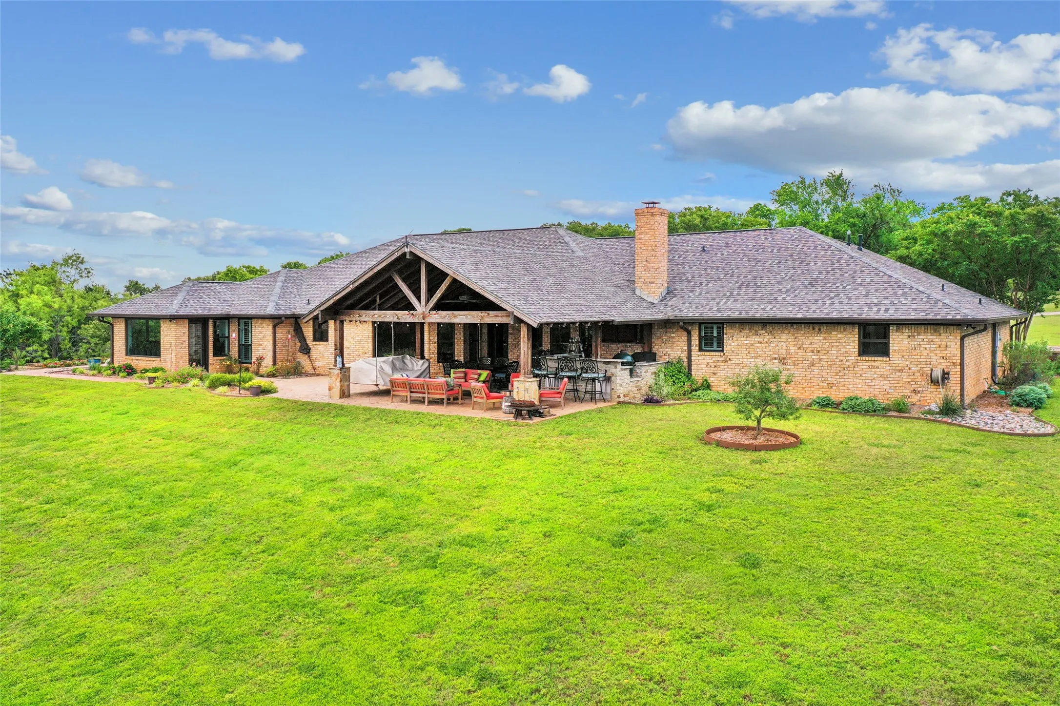 Single Family Residence For Sale in Grayson County , 4517 Old Sherman Road, Whitesboro, Texas 76273, 4 Bedroom, 4 Bathroom, 3 Garage spaces, 4,590 Sqft, built in 1994, mls#21397958, Real Estate Agent in Whitesboro, Homes For Sale in Grayson county, Homes For Sale in Whitesboro, Realtor in Whitesboro Texas, Real Estate Brokerage Independent Realty Texas, Luminita Cordes Realtor