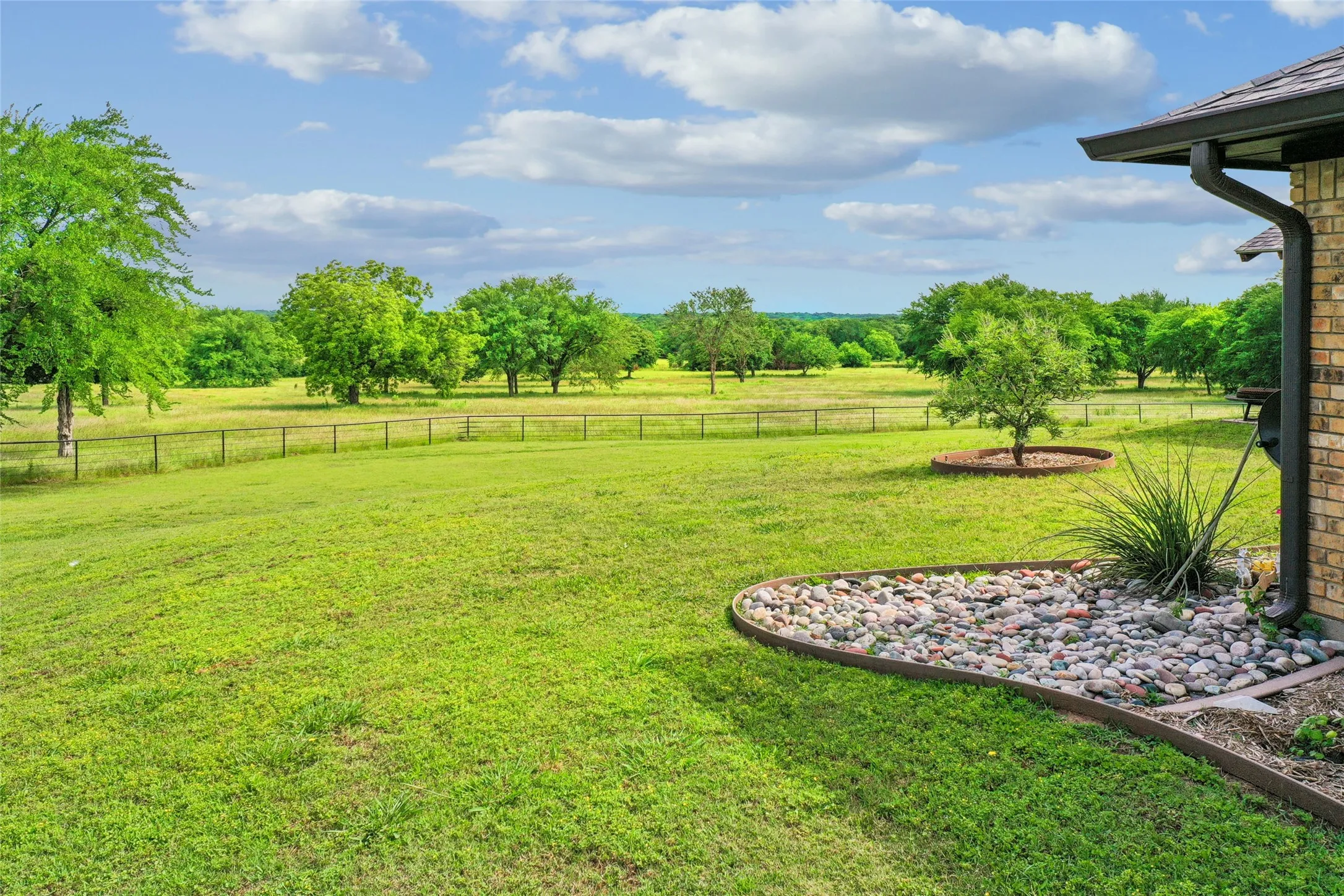 Single Family Residence For Sale in Grayson County , 4517 Old Sherman Road, Whitesboro, Texas 76273, 4 Bedroom, 4 Bathroom, 3 Garage spaces, 4,590 Sqft, built in 1994, mls#21397958, Real Estate Agent in Whitesboro, Homes For Sale in Grayson county, Homes For Sale in Whitesboro, Realtor in Whitesboro Texas, Real Estate Brokerage Independent Realty Texas, Luminita Cordes Realtor