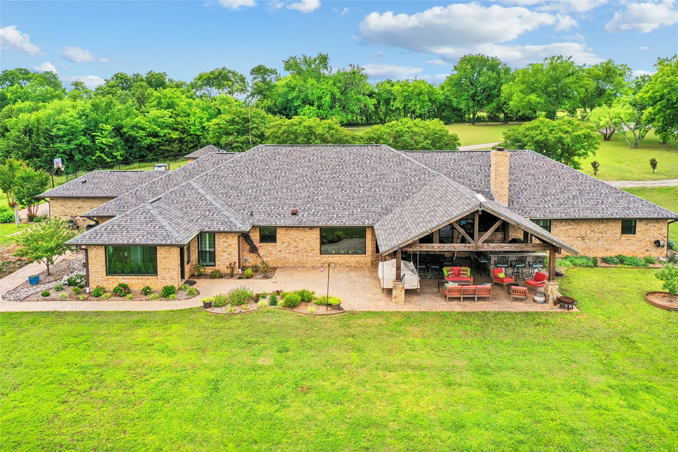 Single Family Residence For Sale in Grayson County , 4517 Old Sherman Road, Whitesboro, Texas 76273, 4 Bedroom, 4 Bathroom, 3 Garage spaces, 4,590 Sqft, built in 1994, mls#21397958, Real Estate Agent in Whitesboro, Homes For Sale in Grayson county, Homes For Sale in Whitesboro, Realtor in Whitesboro Texas, Real Estate Brokerage Independent Realty Texas, Luminita Cordes Realtor