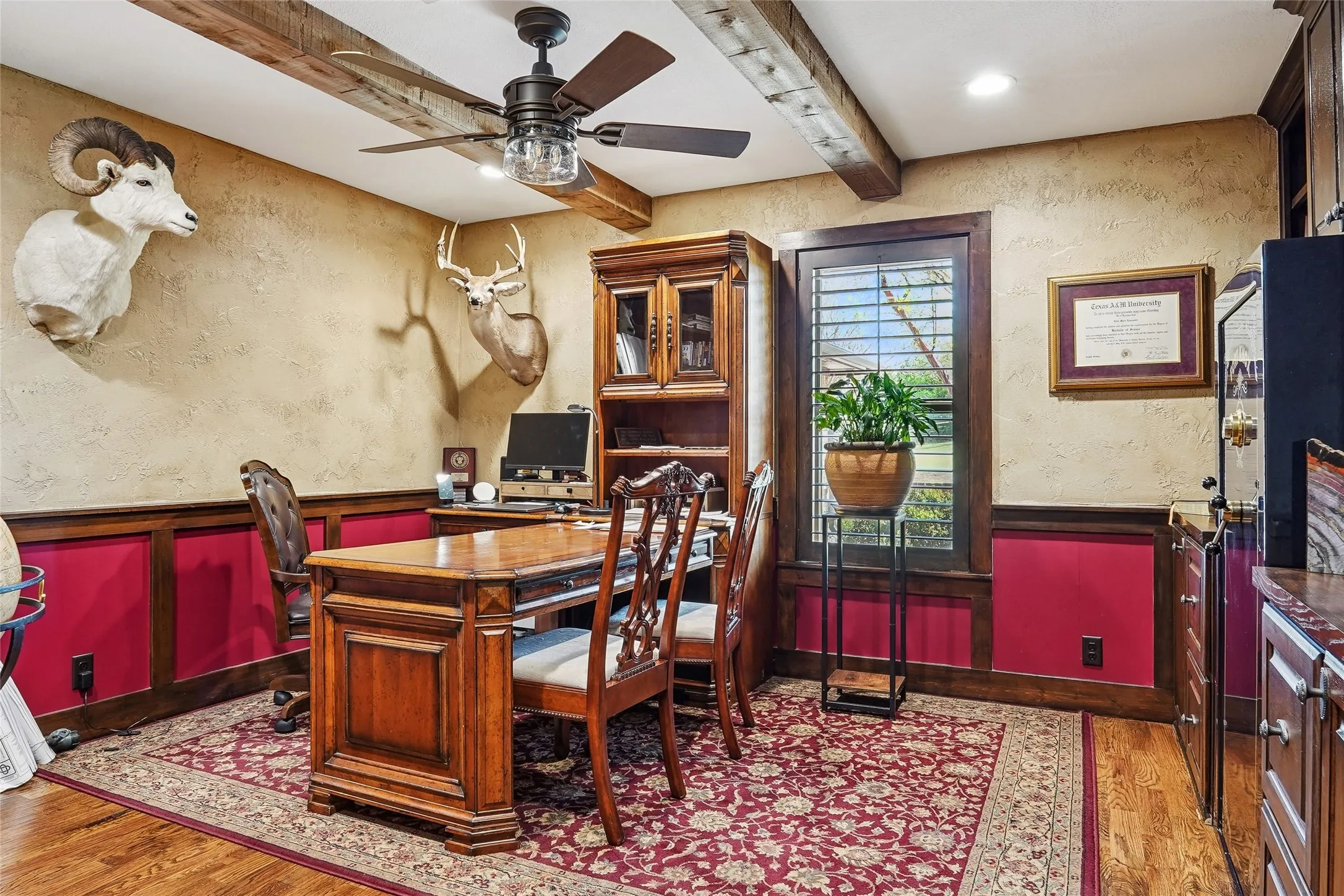 Single Family Residence For Sale in Grayson County , 4517 Old Sherman Road, Whitesboro, Texas 76273, 4 Bedroom, 4 Bathroom, 3 Garage spaces, 4,590 Sqft, built in 1994, mls#21397958, Real Estate Agent in Whitesboro, Homes For Sale in Grayson county, Homes For Sale in Whitesboro, Realtor in Whitesboro Texas, Real Estate Brokerage Independent Realty Texas, Luminita Cordes Realtor