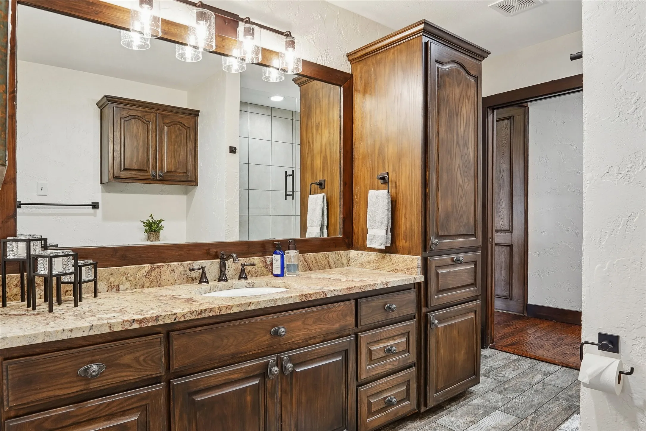 Single Family Residence For Sale in Grayson County , 4517 Old Sherman Road, Whitesboro, Texas 76273, 4 Bedroom, 4 Bathroom, 3 Garage spaces, 4,590 Sqft, built in 1994, mls#21397958, Real Estate Agent in Whitesboro, Homes For Sale in Grayson county, Homes For Sale in Whitesboro, Realtor in Whitesboro Texas, Real Estate Brokerage Independent Realty Texas, Luminita Cordes Realtor