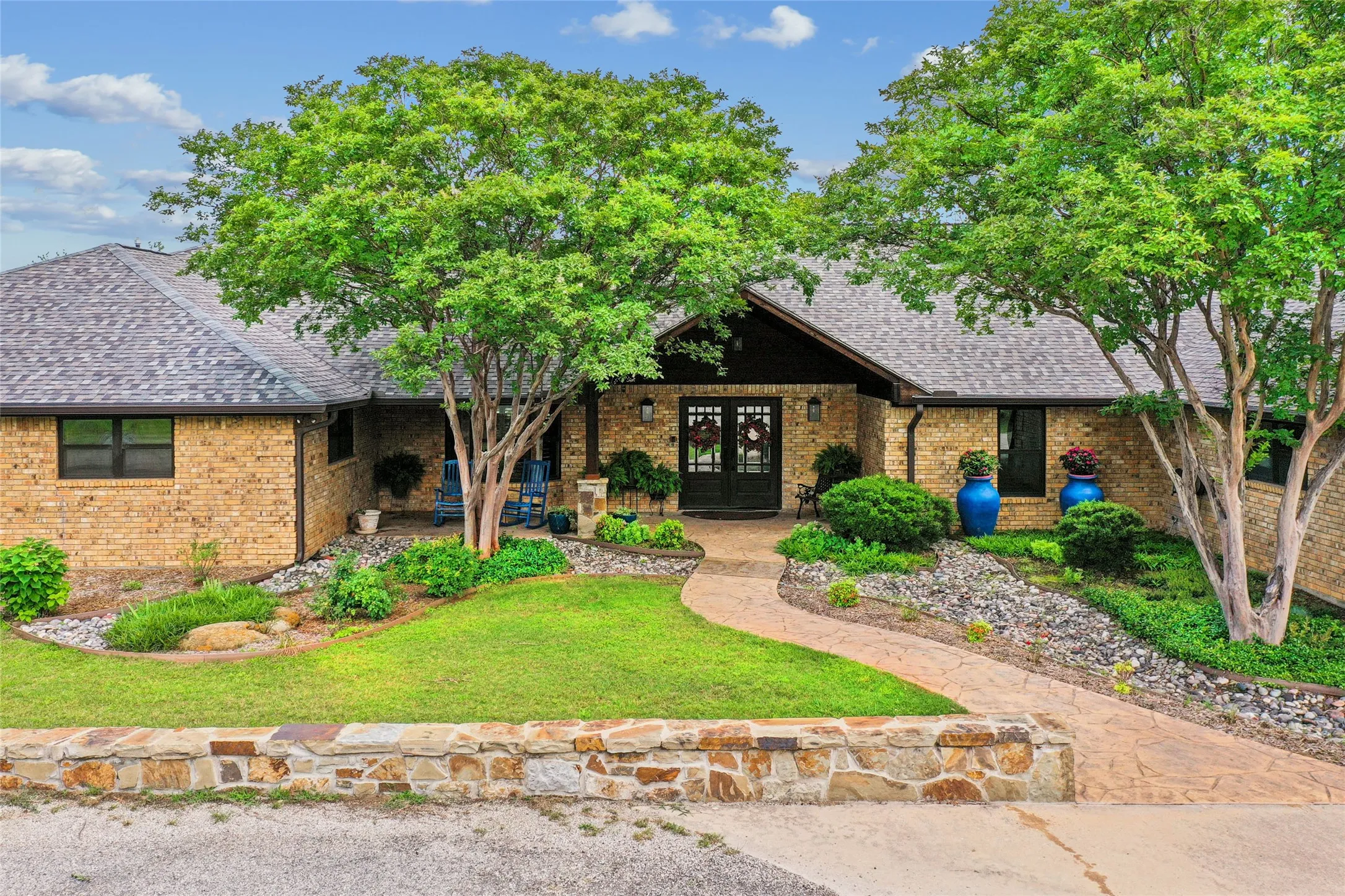 Single Family Residence For Sale in Grayson County , 4517 Old Sherman Road, Whitesboro, Texas 76273, 4 Bedroom, 4 Bathroom, 3 Garage spaces, 4,590 Sqft, built in 1994, mls#21397958, Real Estate Agent in Whitesboro, Homes For Sale in Grayson county, Homes For Sale in Whitesboro, Realtor in Whitesboro Texas, Real Estate Brokerage Independent Realty Texas, Luminita Cordes Realtor