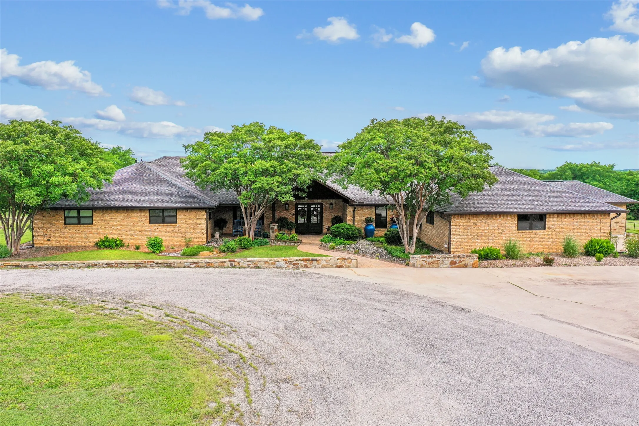 Single Family Residence For Sale in Grayson County , 4517 Old Sherman Road, Whitesboro, Texas 76273, 4 Bedroom, 4 Bathroom, 3 Garage spaces, 4,590 Sqft, built in 1994, mls#21397958, Real Estate Agent in Whitesboro, Homes For Sale in Grayson county, Homes For Sale in Whitesboro, Realtor in Whitesboro Texas, Real Estate Brokerage Independent Realty Texas, Luminita Cordes Realtor