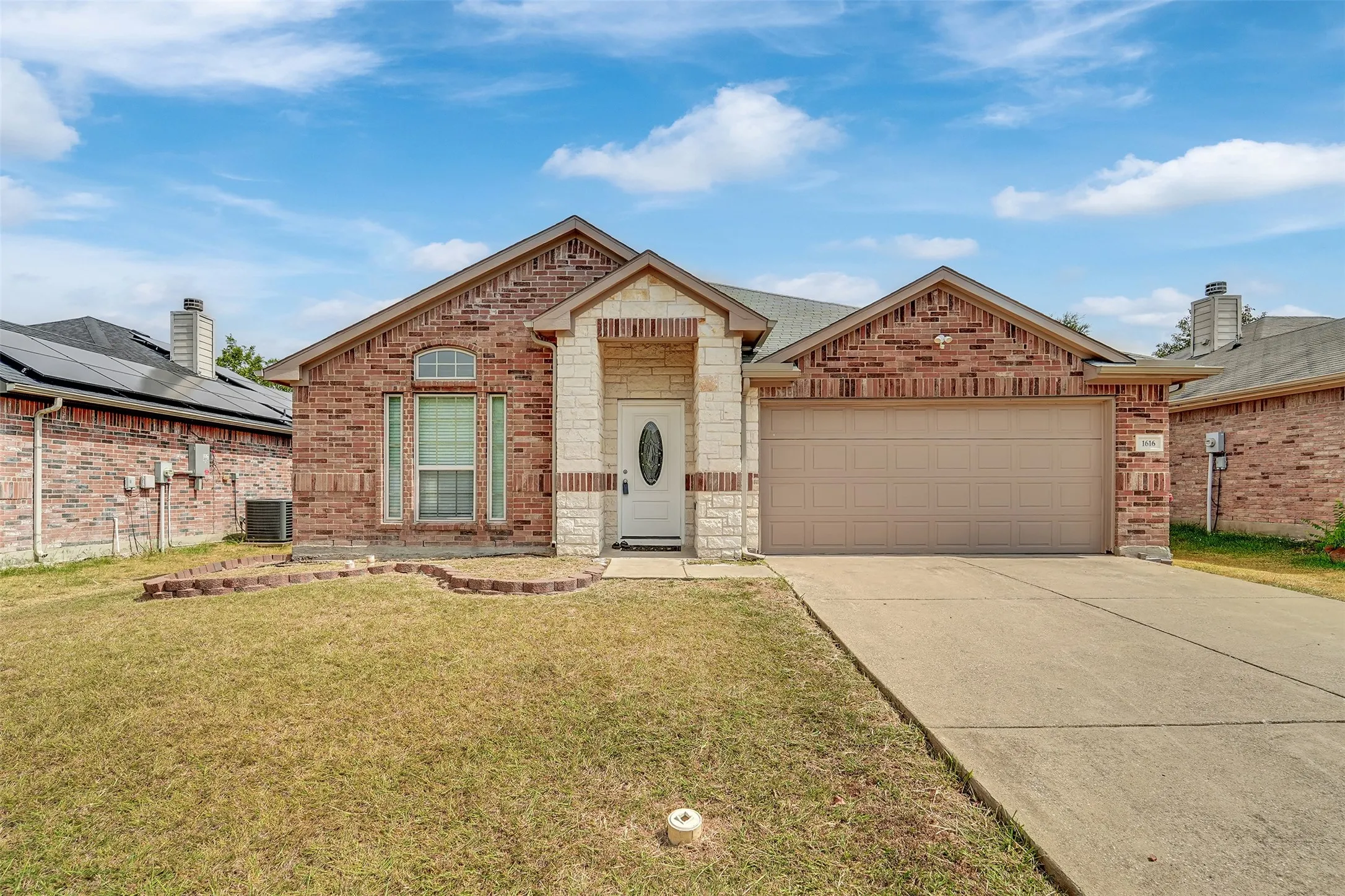 Single Family Residence For Sale in Rockwall County , 1616 Bob Drive, Royse City, Texas 75189, 4 Bedroom, 2 Bathroom, 2 Garage spaces, 1,885 Sqft, built in 2008, mls#21391978, Real Estate Agent in Royse City, Homes For Sale in Rockwall county, Homes For Sale in Royse City, Realtor in Royse City Texas, Real Estate Brokerage Independent Realty Texas, Luminita Cordes Realtor