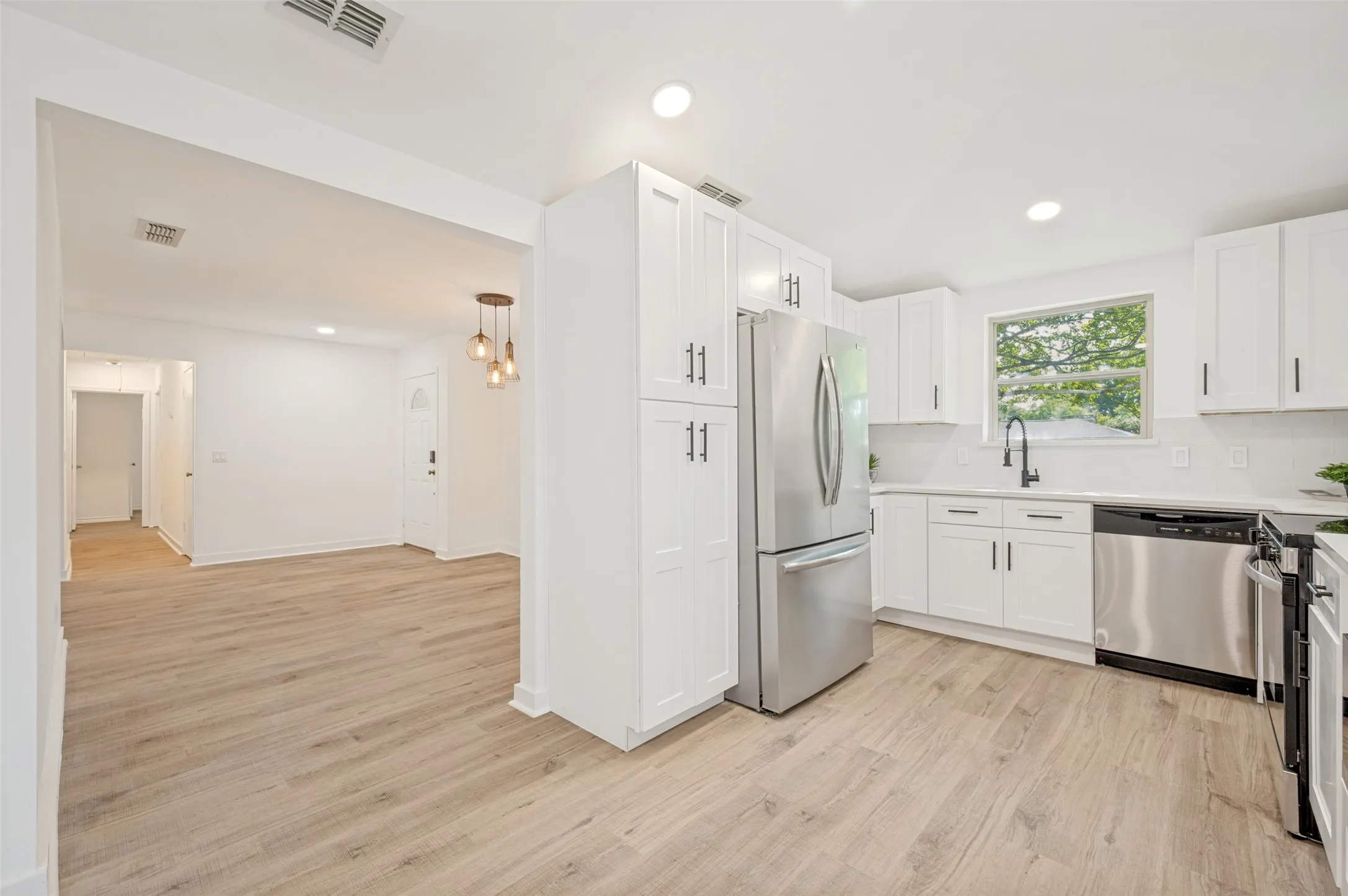 Single Family Residence For Rent in Collin County , 5012 Hatherly Drive, Plano, Texas 75023, 3 Bedroom, 3 Bathroom, 2 Garage spaces, 2,052 Sqft, built in 1979, mls#21397963, Real Estate Agent in Plano, Homes For Rent in Collin county, Homes For Rent in Plano, Realtor in Plano Texas, Real Estate Brokerage Independent Realty Texas, Luminita Cordes Realtor