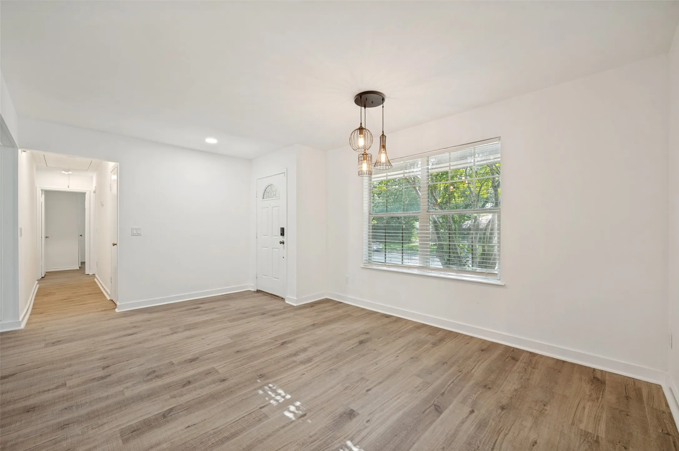 Single Family Residence For Rent in Collin County , 5012 Hatherly Drive, Plano, Texas 75023, 3 Bedroom, 3 Bathroom, 2 Garage spaces, 2,052 Sqft, built in 1979, mls#21397963, Real Estate Agent in Plano, Homes For Rent in Collin county, Homes For Rent in Plano, Realtor in Plano Texas, Real Estate Brokerage Independent Realty Texas, Luminita Cordes Realtor