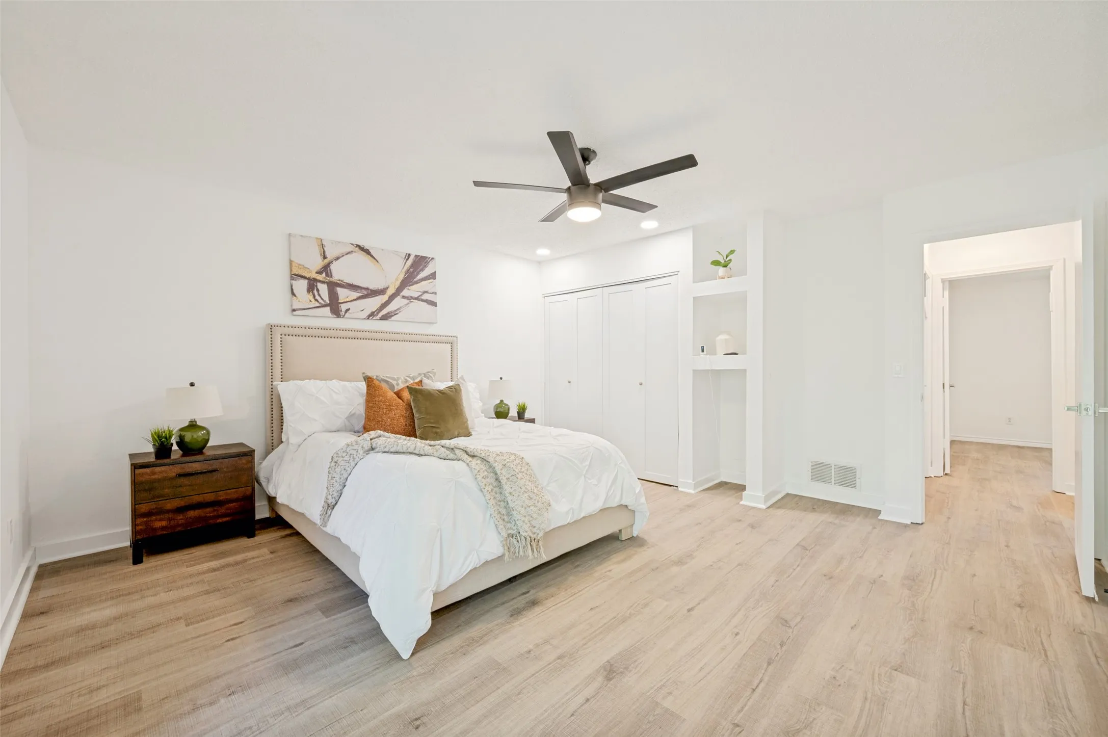 Single Family Residence For Rent in Collin County , 5012 Hatherly Drive, Plano, Texas 75023, 3 Bedroom, 3 Bathroom, 2 Garage spaces, 2,052 Sqft, built in 1979, mls#21397963, Real Estate Agent in Plano, Homes For Rent in Collin county, Homes For Rent in Plano, Realtor in Plano Texas, Real Estate Brokerage Independent Realty Texas, Luminita Cordes Realtor