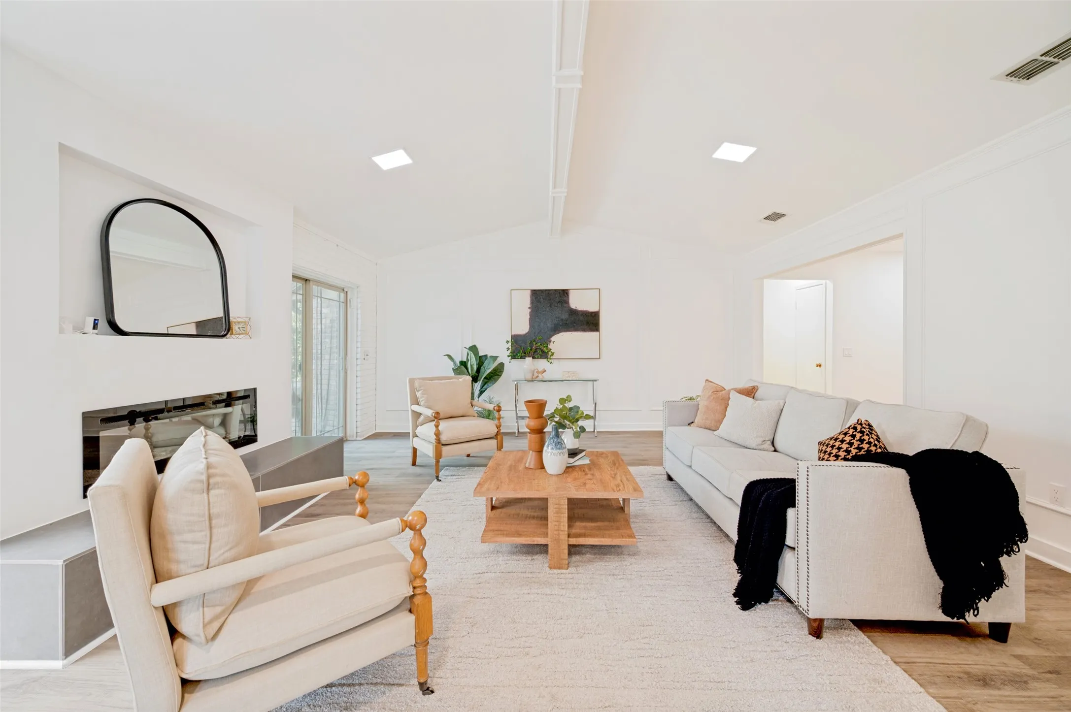 Single Family Residence For Rent in Collin County , 5012 Hatherly Drive, Plano, Texas 75023, 3 Bedroom, 3 Bathroom, 2 Garage spaces, 2,052 Sqft, built in 1979, mls#21397963, Real Estate Agent in Plano, Homes For Rent in Collin county, Homes For Rent in Plano, Realtor in Plano Texas, Real Estate Brokerage Independent Realty Texas, Luminita Cordes Realtor