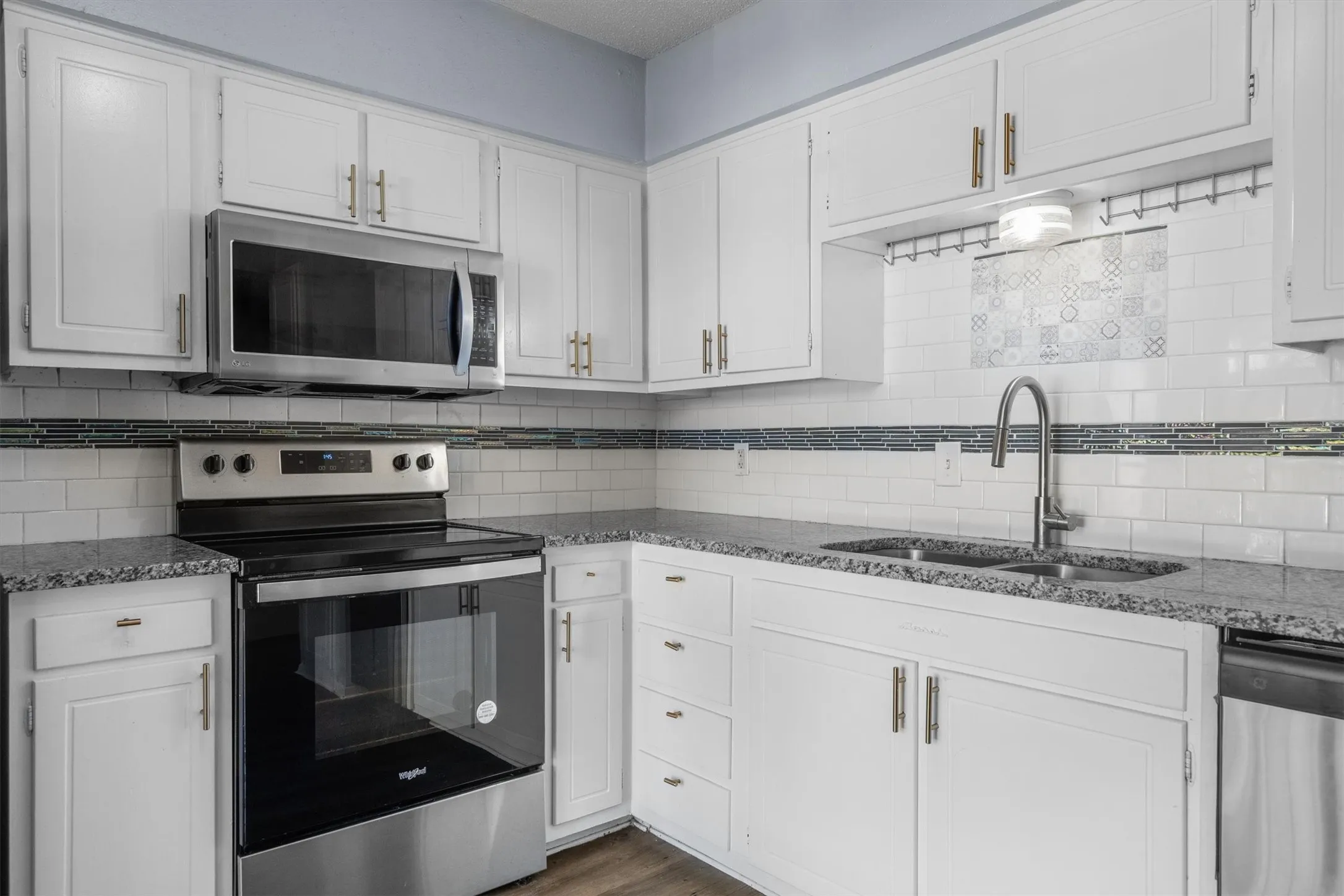 Condominium For Sale in Tarrant County , 5606 Boca Raton Boulevard 247, Fort Worth, Texas 76112, 2 Bedroom, 2 Bathroom, Garage spaces, 1,069 Sqft, built in 1972, mls#21386787, Real Estate Agent in Fort Worth, Homes For Sale in Tarrant county, Homes For Sale in Fort Worth, Realtor in Fort Worth Texas, Real Estate Brokerage Independent Realty Texas, Luminita Cordes Realtor