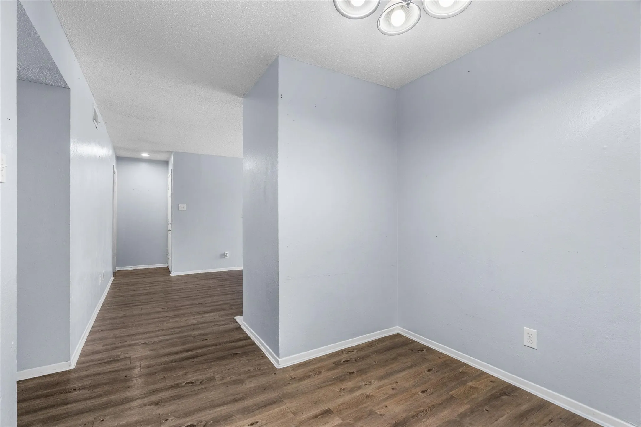 Condominium For Sale in Tarrant County , 5606 Boca Raton Boulevard 247, Fort Worth, Texas 76112, 2 Bedroom, 2 Bathroom, Garage spaces, 1,069 Sqft, built in 1972, mls#21386787, Real Estate Agent in Fort Worth, Homes For Sale in Tarrant county, Homes For Sale in Fort Worth, Realtor in Fort Worth Texas, Real Estate Brokerage Independent Realty Texas, Luminita Cordes Realtor