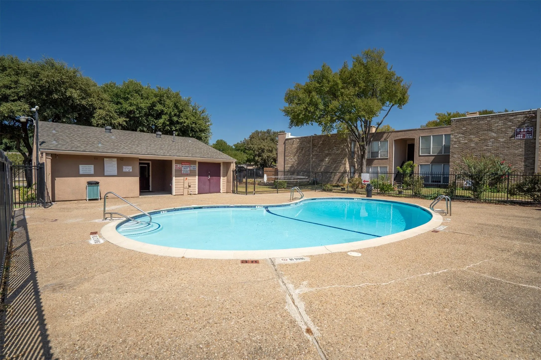 Condominium For Sale in Tarrant County , 5606 Boca Raton Boulevard 247, Fort Worth, Texas 76112, 2 Bedroom, 2 Bathroom, Garage spaces, 1,069 Sqft, built in 1972, mls#21386787, Real Estate Agent in Fort Worth, Homes For Sale in Tarrant county, Homes For Sale in Fort Worth, Realtor in Fort Worth Texas, Real Estate Brokerage Independent Realty Texas, Luminita Cordes Realtor