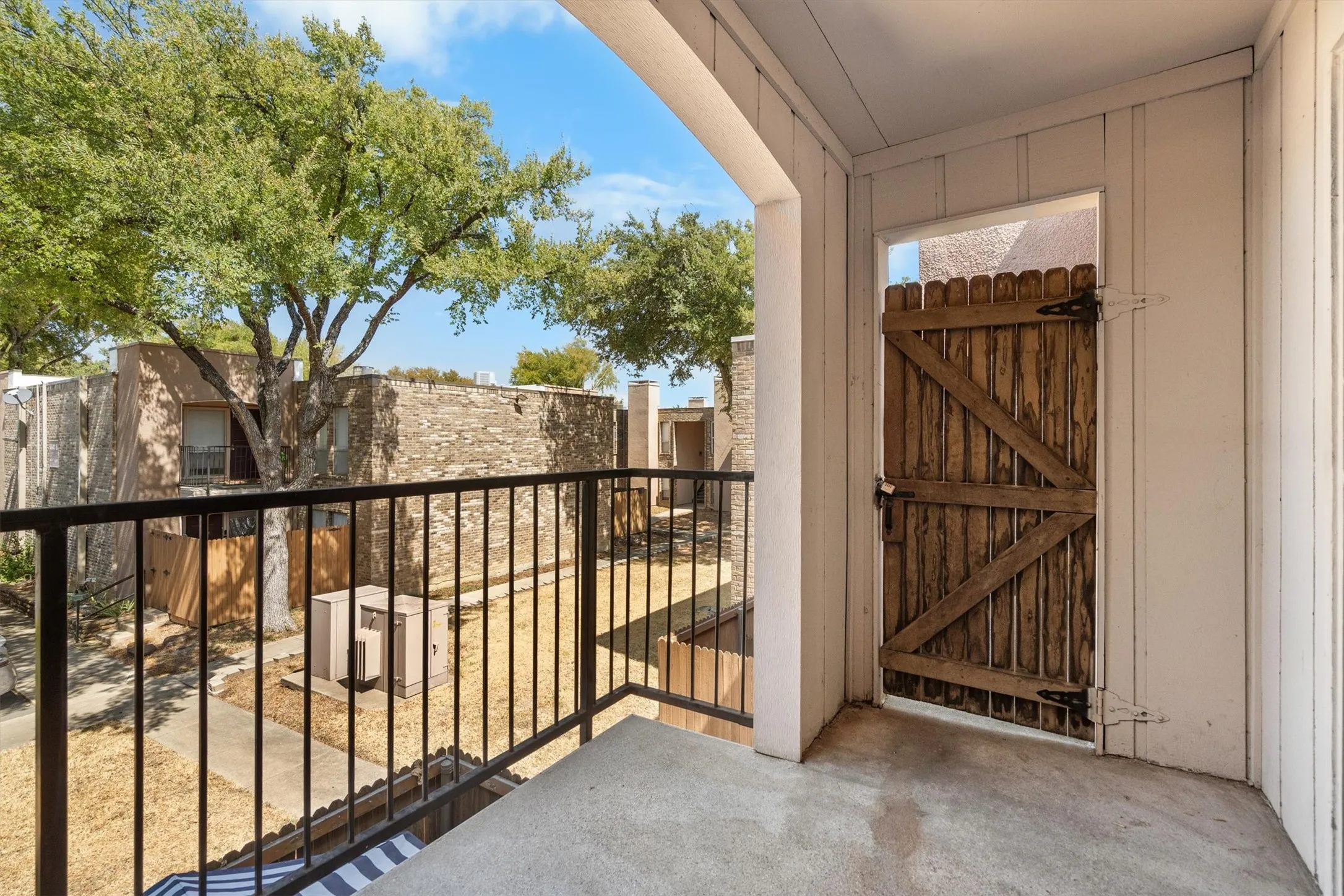 Condominium For Sale in Tarrant County , 5606 Boca Raton Boulevard 247, Fort Worth, Texas 76112, 2 Bedroom, 2 Bathroom, Garage spaces, 1,069 Sqft, built in 1972, mls#21386787, Real Estate Agent in Fort Worth, Homes For Sale in Tarrant county, Homes For Sale in Fort Worth, Realtor in Fort Worth Texas, Real Estate Brokerage Independent Realty Texas, Luminita Cordes Realtor