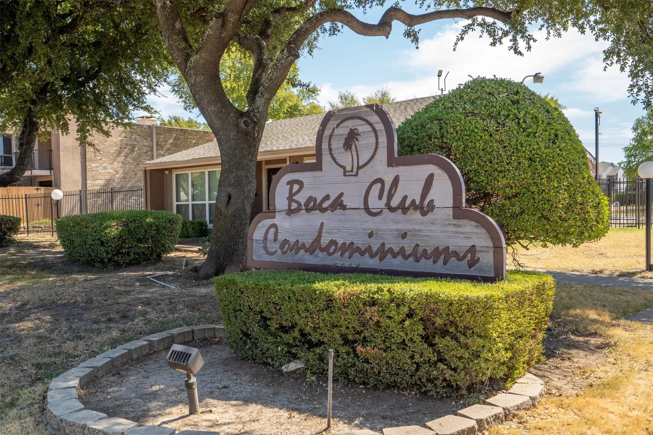 Condominium For Sale in Tarrant County , 5606 Boca Raton Boulevard 247, Fort Worth, Texas 76112, 2 Bedroom, 2 Bathroom, Garage spaces, 1,069 Sqft, built in 1972, mls#21386787, Real Estate Agent in Fort Worth, Homes For Sale in Tarrant county, Homes For Sale in Fort Worth, Realtor in Fort Worth Texas, Real Estate Brokerage Independent Realty Texas, Luminita Cordes Realtor