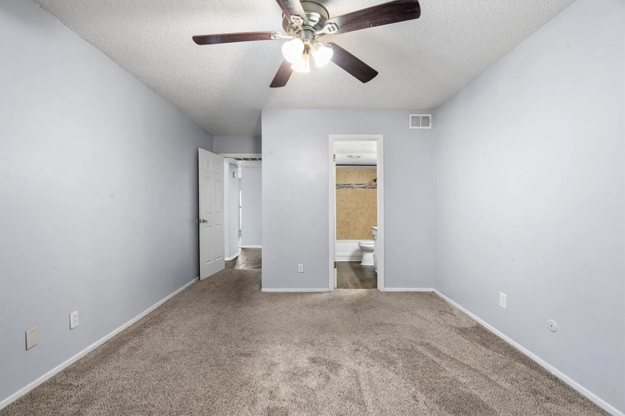 Condominium For Sale in Tarrant County , 5606 Boca Raton Boulevard 247, Fort Worth, Texas 76112, 2 Bedroom, 2 Bathroom, Garage spaces, 1,069 Sqft, built in 1972, mls#21386787, Real Estate Agent in Fort Worth, Homes For Sale in Tarrant county, Homes For Sale in Fort Worth, Realtor in Fort Worth Texas, Real Estate Brokerage Independent Realty Texas, Luminita Cordes Realtor