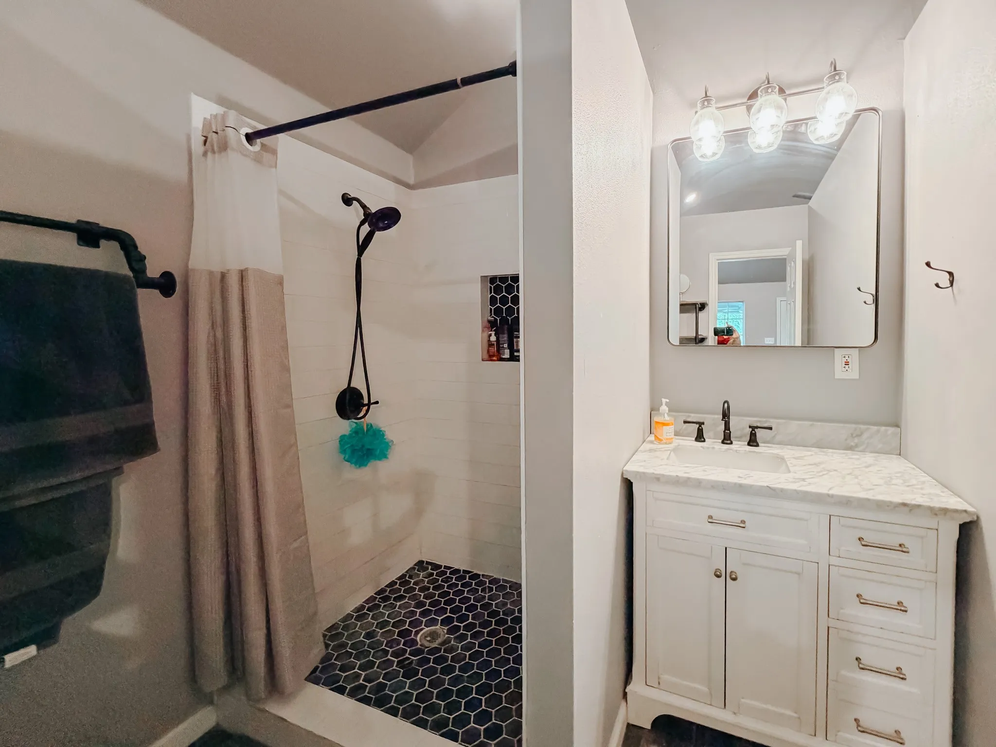 Single Family Residence For Sale in Navarro County , 315 County Road 2240, Kerens, Texas 75144, 2 Bedroom, 2 Bathroom, 4 Garage spaces, 1,320 Sqft, built in 2002, mls#21397908, Real Estate Agent in Kerens, Homes For Sale in Navarro county, Homes For Sale in Kerens, Realtor in Kerens Texas, Real Estate Brokerage Independent Realty Texas, Luminita Cordes Realtor