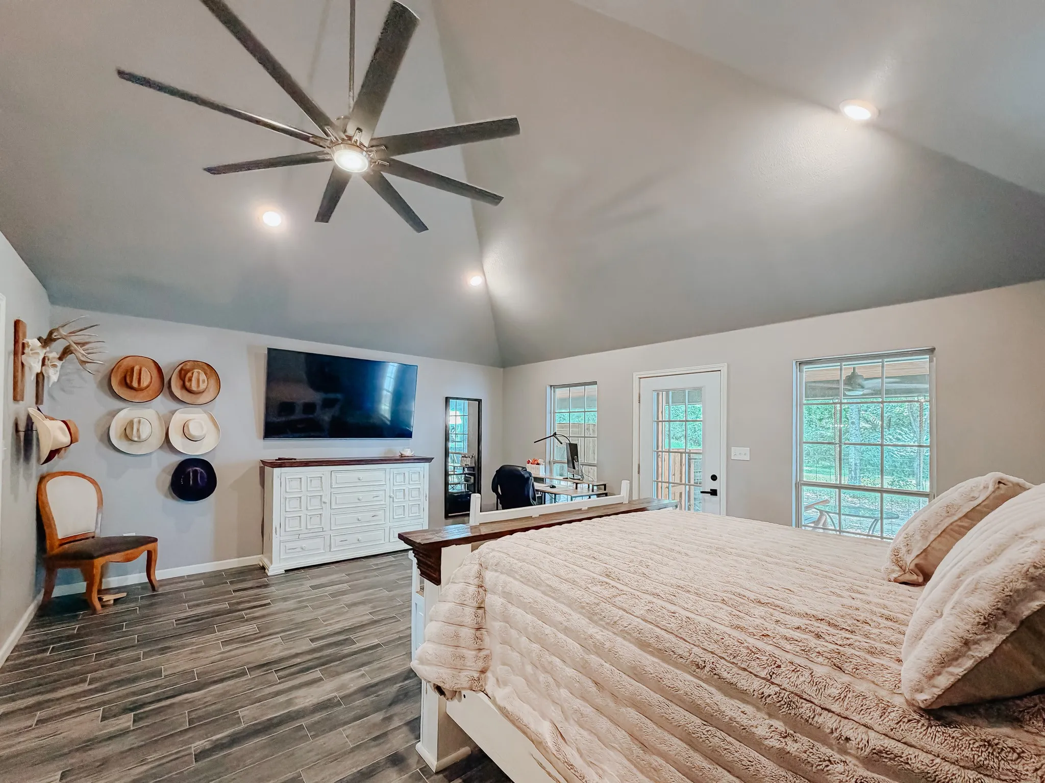 Single Family Residence For Sale in Navarro County , 315 County Road 2240, Kerens, Texas 75144, 2 Bedroom, 2 Bathroom, 4 Garage spaces, 1,320 Sqft, built in 2002, mls#21397908, Real Estate Agent in Kerens, Homes For Sale in Navarro county, Homes For Sale in Kerens, Realtor in Kerens Texas, Real Estate Brokerage Independent Realty Texas, Luminita Cordes Realtor
