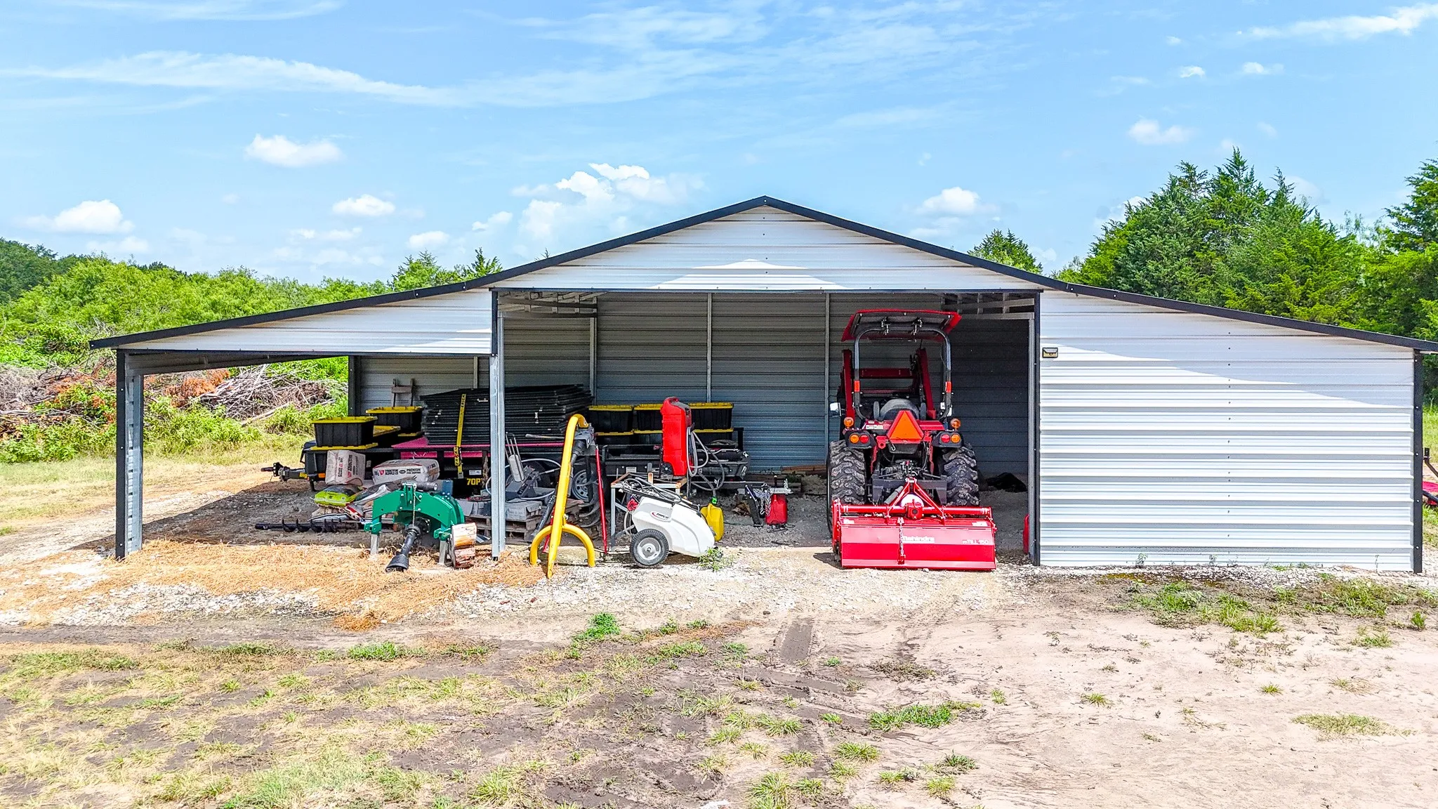 Single Family Residence For Sale in Navarro County , 315 County Road 2240, Kerens, Texas 75144, 2 Bedroom, 2 Bathroom, 4 Garage spaces, 1,320 Sqft, built in 2002, mls#21397908, Real Estate Agent in Kerens, Homes For Sale in Navarro county, Homes For Sale in Kerens, Realtor in Kerens Texas, Real Estate Brokerage Independent Realty Texas, Luminita Cordes Realtor