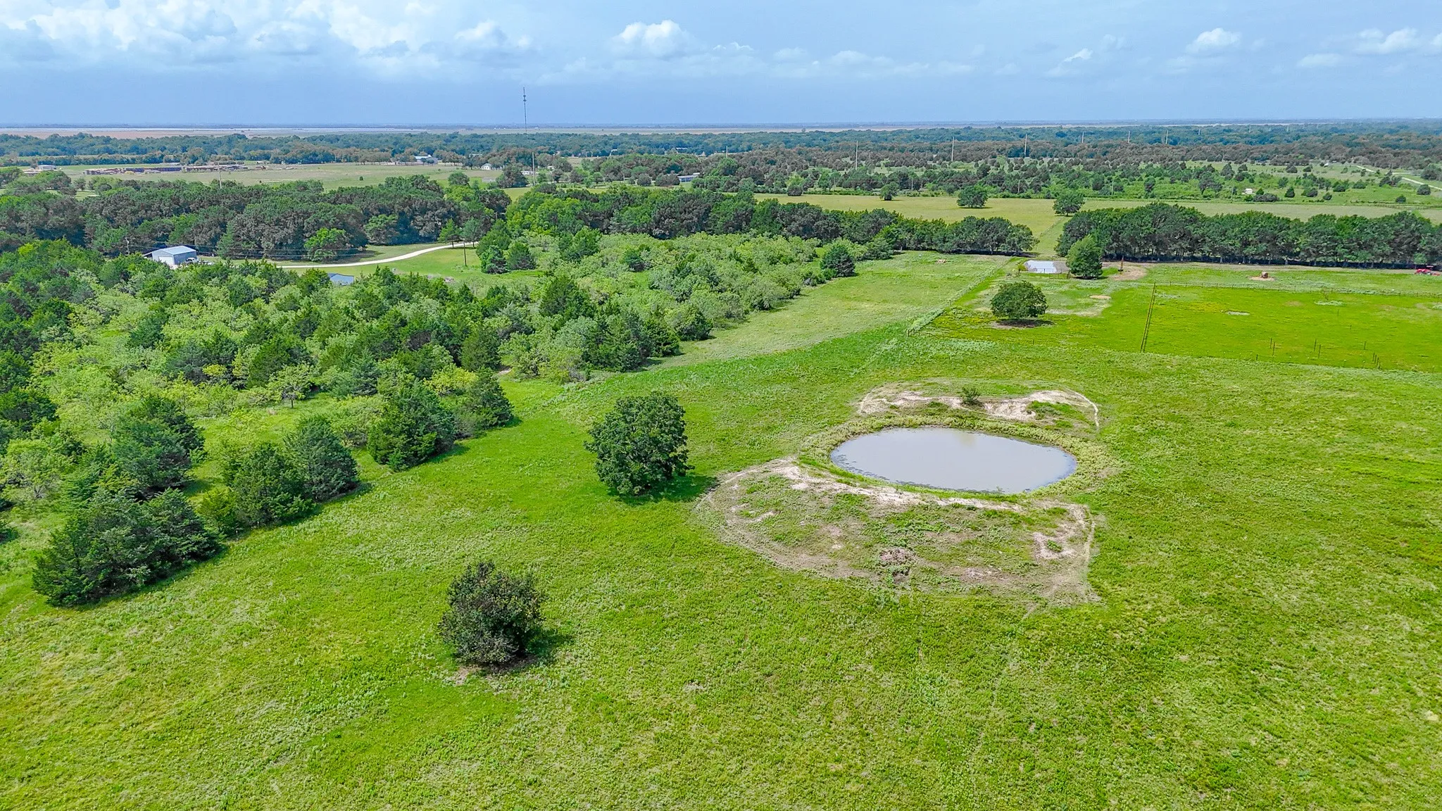 Single Family Residence For Sale in Navarro County , 315 County Road 2240, Kerens, Texas 75144, 2 Bedroom, 2 Bathroom, 4 Garage spaces, 1,320 Sqft, built in 2002, mls#21397908, Real Estate Agent in Kerens, Homes For Sale in Navarro county, Homes For Sale in Kerens, Realtor in Kerens Texas, Real Estate Brokerage Independent Realty Texas, Luminita Cordes Realtor