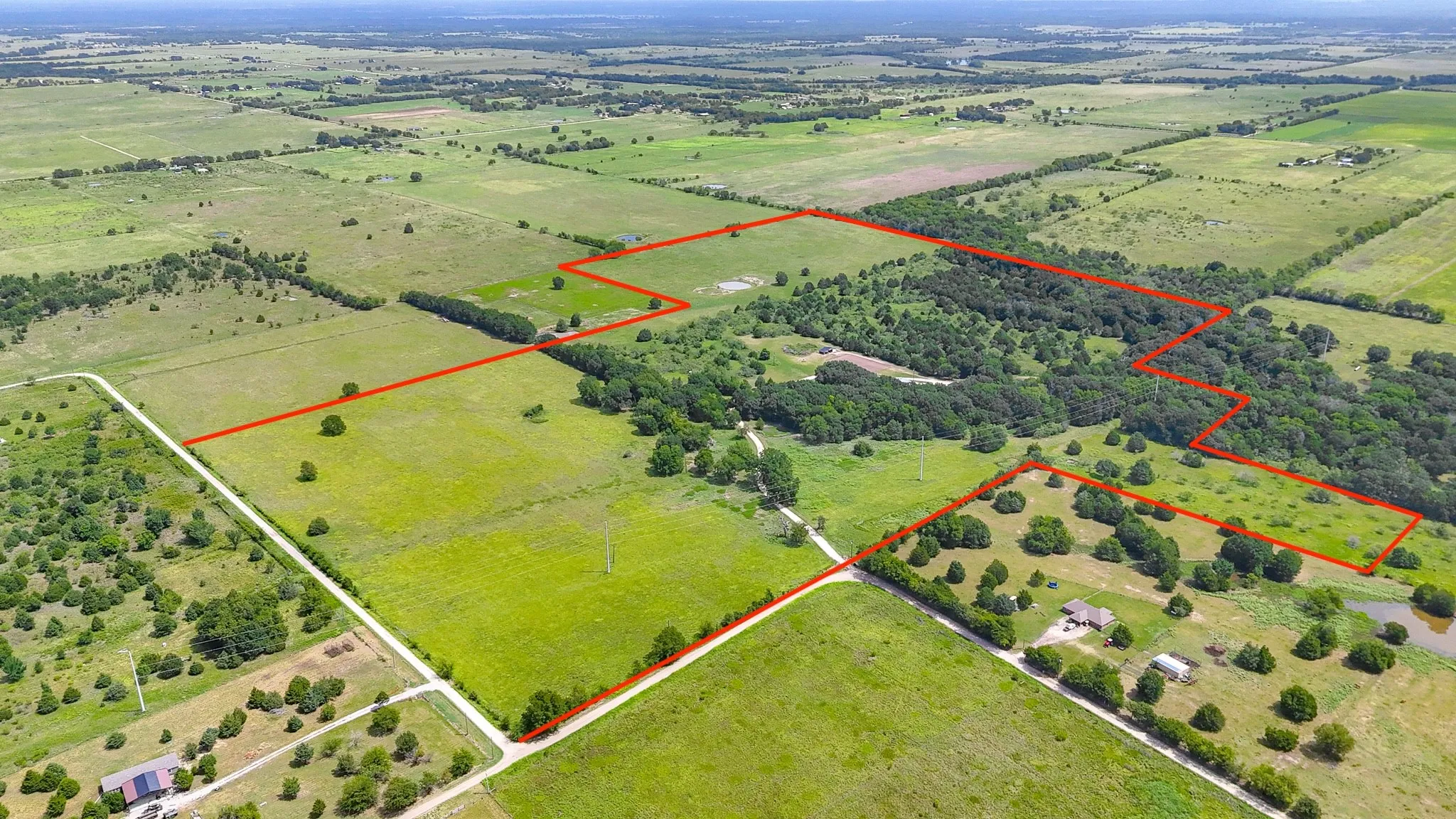Single Family Residence For Sale in Navarro County , 315 County Road 2240, Kerens, Texas 75144, 2 Bedroom, 2 Bathroom, 4 Garage spaces, 1,320 Sqft, built in 2002, mls#21397908, Real Estate Agent in Kerens, Homes For Sale in Navarro county, Homes For Sale in Kerens, Realtor in Kerens Texas, Real Estate Brokerage Independent Realty Texas, Luminita Cordes Realtor