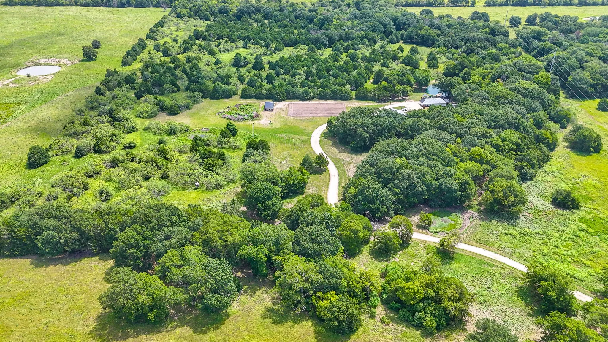 Single Family Residence For Sale in Navarro County , 315 County Road 2240, Kerens, Texas 75144, 2 Bedroom, 2 Bathroom, 4 Garage spaces, 1,320 Sqft, built in 2002, mls#21397908, Real Estate Agent in Kerens, Homes For Sale in Navarro county, Homes For Sale in Kerens, Realtor in Kerens Texas, Real Estate Brokerage Independent Realty Texas, Luminita Cordes Realtor