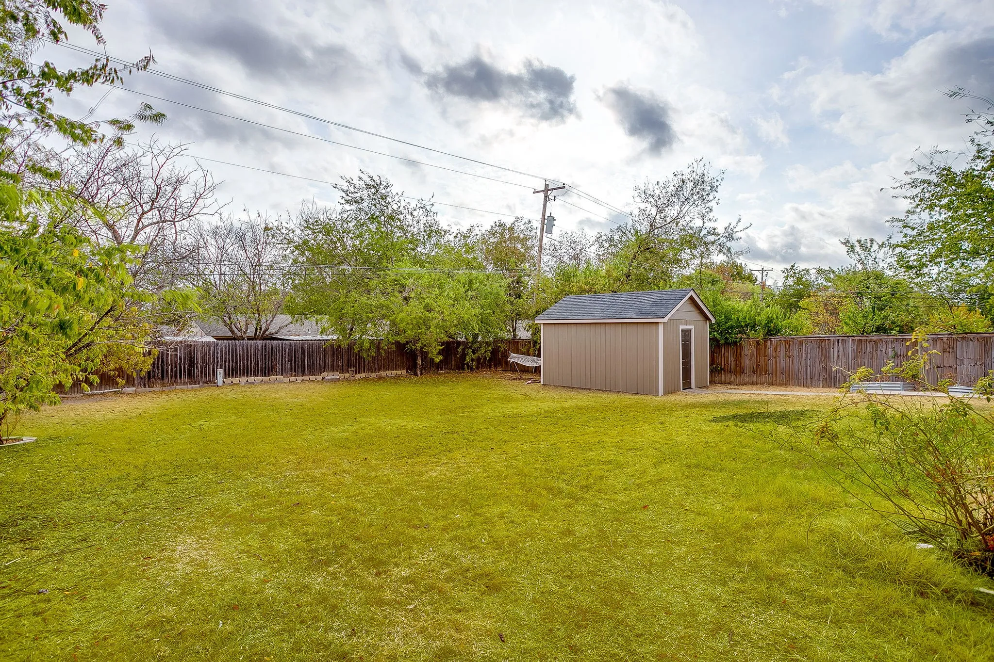 Single Family Residence For Sale in Hood County , 507 Heather Drive, Granbury, Texas 76048, 3 Bedroom, 2 Bathroom, 1 Garage spaces, 1,148 Sqft, built in 1987, mls#21397130, Real Estate Agent in Granbury, Homes For Sale in Hood county, Homes For Sale in Granbury, Realtor in Granbury Texas, Real Estate Brokerage Independent Realty Texas, Luminita Cordes Realtor