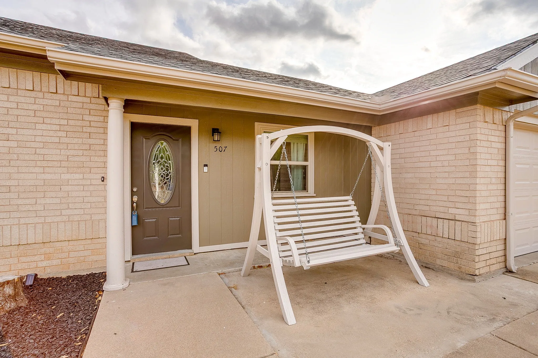 Single Family Residence For Sale in Hood County , 507 Heather Drive, Granbury, Texas 76048, 3 Bedroom, 2 Bathroom, 1 Garage spaces, 1,148 Sqft, built in 1987, mls#21397130, Real Estate Agent in Granbury, Homes For Sale in Hood county, Homes For Sale in Granbury, Realtor in Granbury Texas, Real Estate Brokerage Independent Realty Texas, Luminita Cordes Realtor
