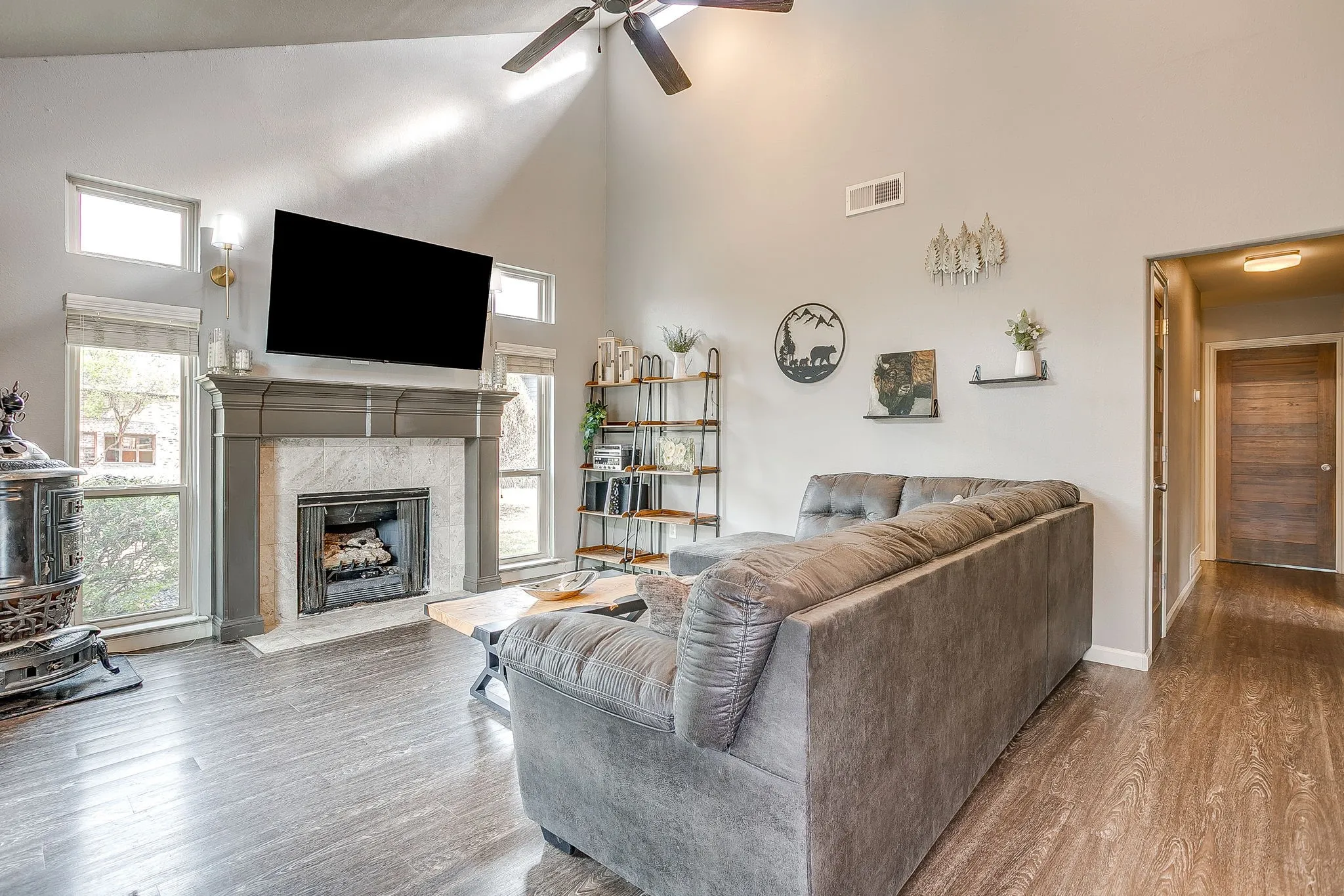 Single Family Residence For Sale in Hood County , 507 Heather Drive, Granbury, Texas 76048, 3 Bedroom, 2 Bathroom, 1 Garage spaces, 1,148 Sqft, built in 1987, mls#21397130, Real Estate Agent in Granbury, Homes For Sale in Hood county, Homes For Sale in Granbury, Realtor in Granbury Texas, Real Estate Brokerage Independent Realty Texas, Luminita Cordes Realtor